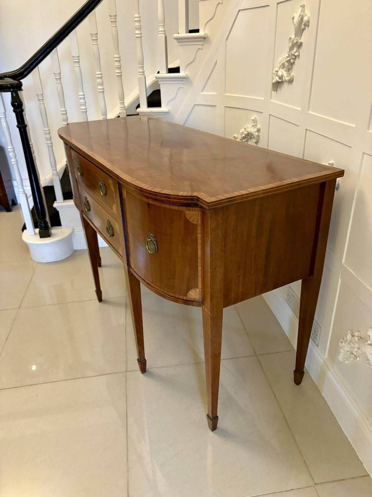 photo vinterior Antique Quality Mahogany And Satinwood Crossbanded Sideboard