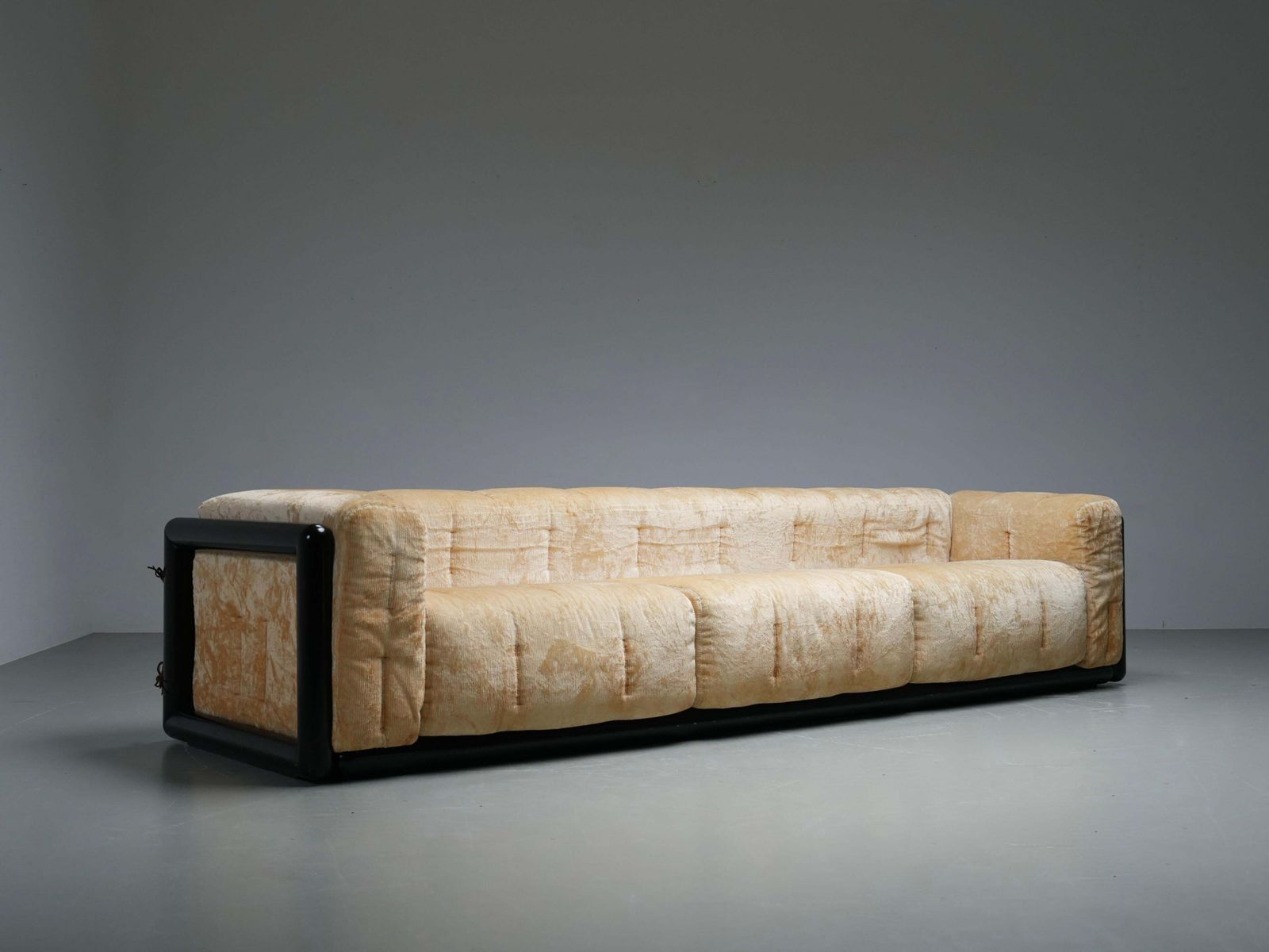 Carlo Scarpa "Cornaro" Three Seater Sofa In Velvet, Italy, 1970's photo furniture
