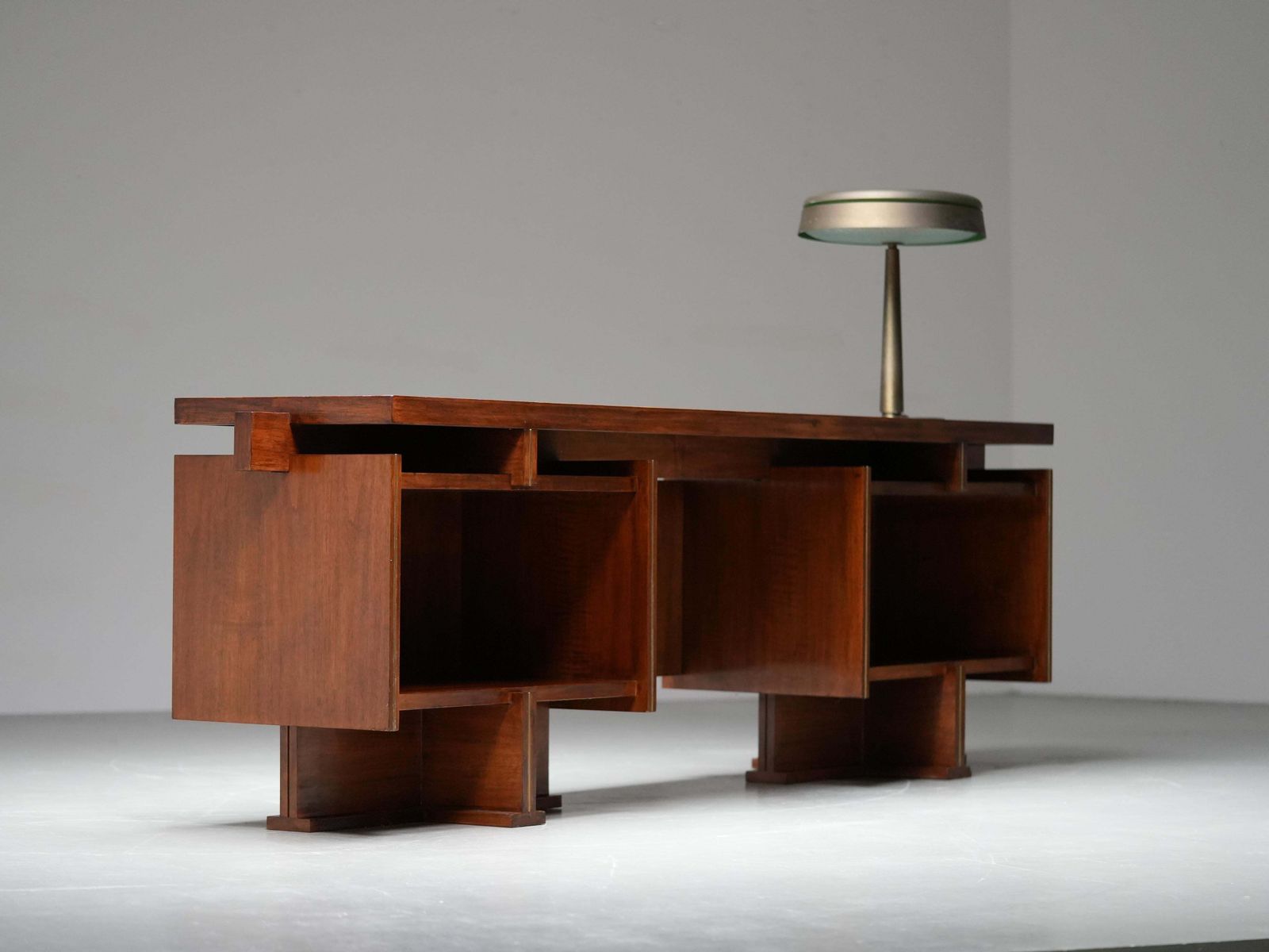 photo for sale Italiaans Modernistisch Bureau In Walnoot En Messing, Ca. Jaren 1950