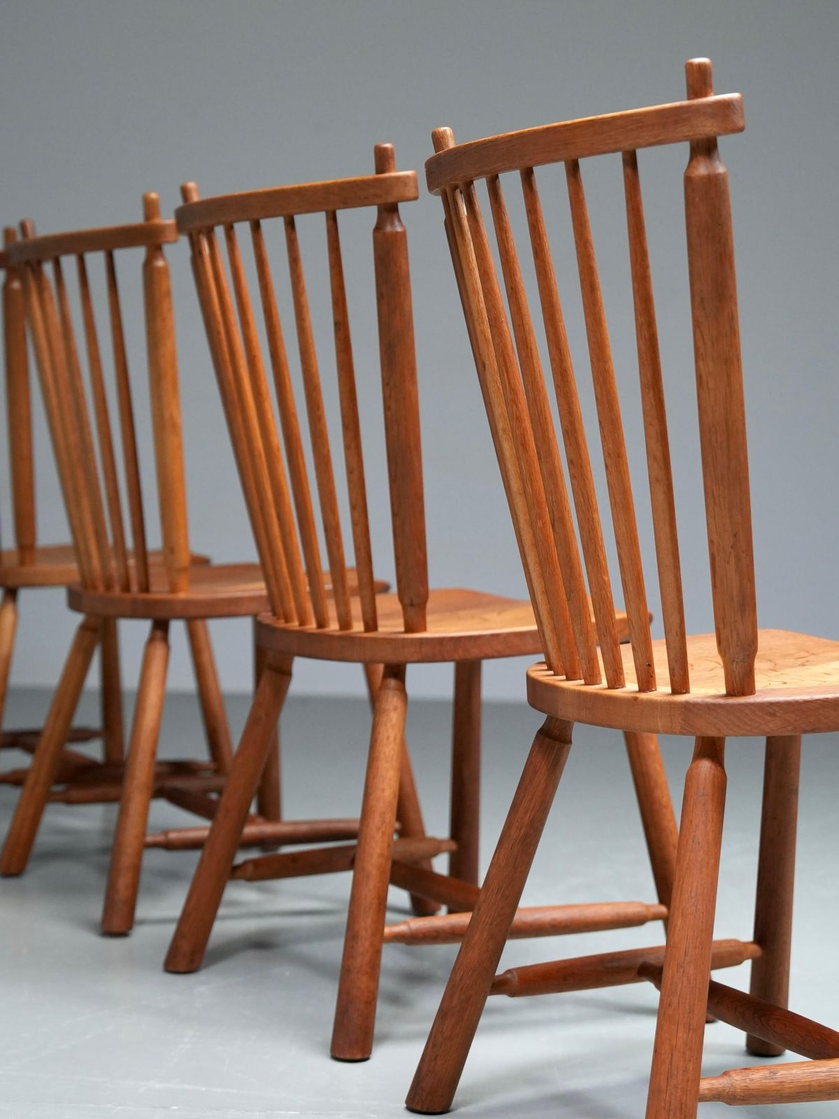 photo buy Set Van 8 Spijlenrugstoelen In Eiken Van 'De Ster' Gelderland, Jaren 1960
