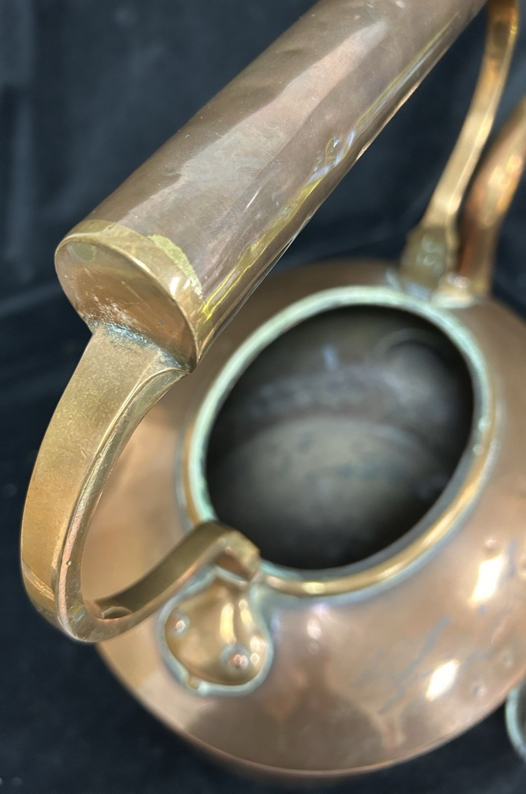 photo vinterior Large Antique Regency  Copper Kettle With Brass Inserts 17” 3kg