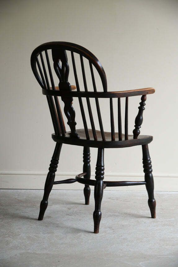745.0 Antique Elm & Ash Windsor Chair photo