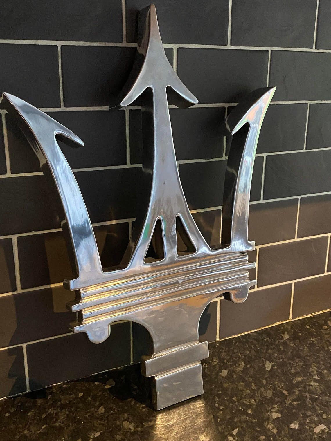 Extra Large Maserati Trident Dealership Garage Sign Ornament Statue Showroom Sculpture Dealer Mascot Aluminium Art Maserati 3200 4200 Ghibli Grecale photo vintage