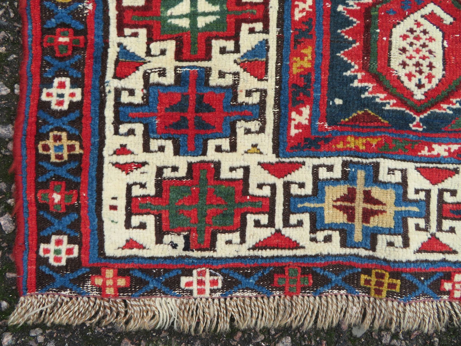 Caucasian Kazak Rug. 209cm X 102cm. photo vinterior