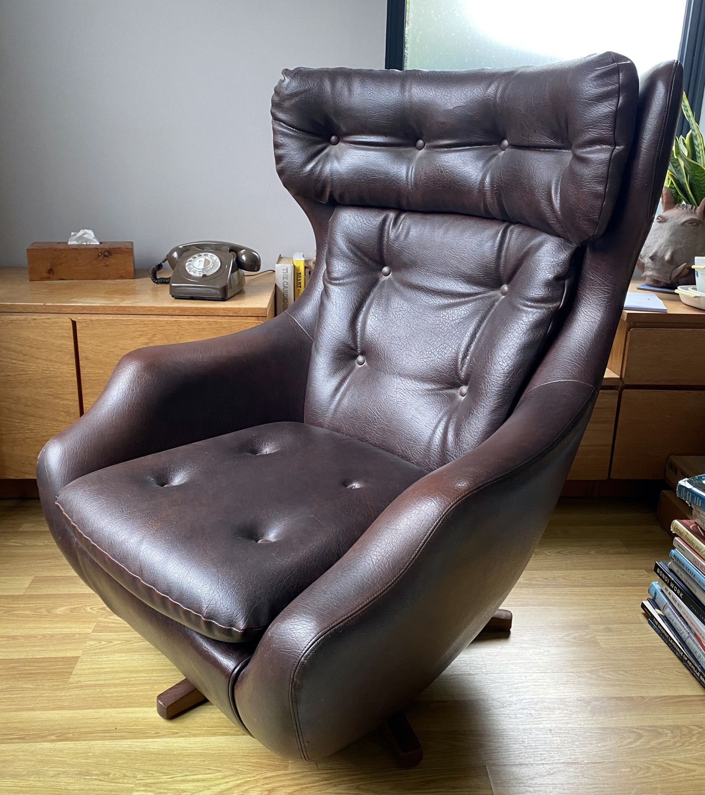 Parker Knoll Statesman Chair Tilt/Swivel Wooden Base, Brown Leather photo Furniture