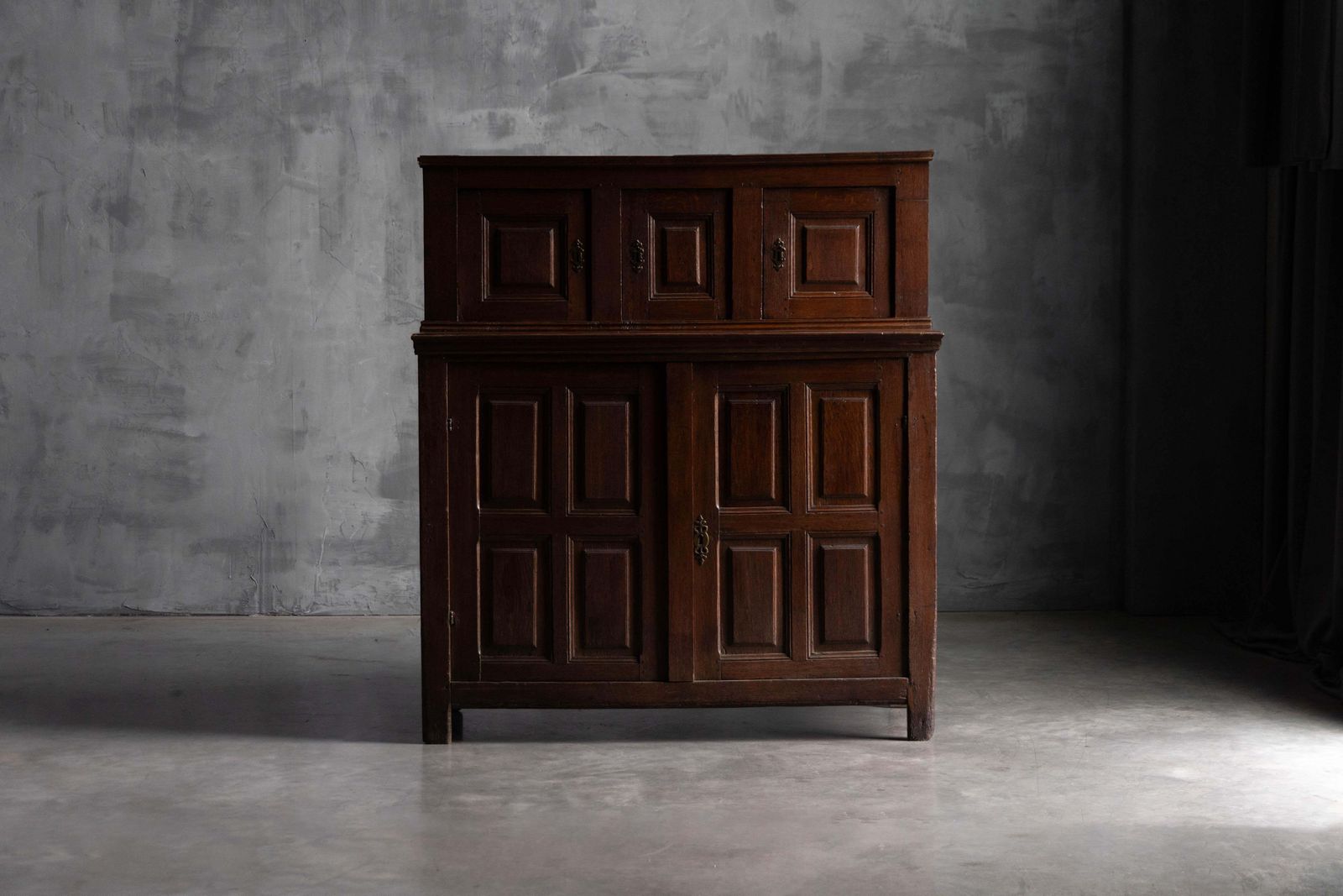Antique Oak Cabinet, France, 18th Century photo vinterior