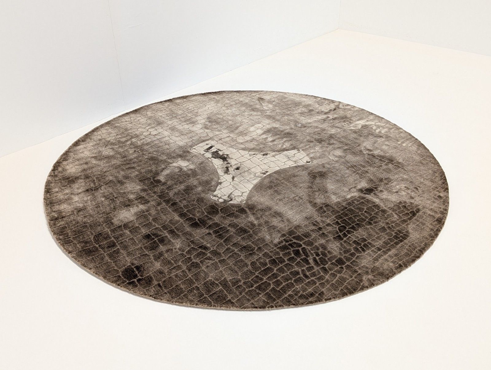 Armani Casa Tutankhamen Circular Rug Good Condition Save 60% On The Rrp! photo for sale