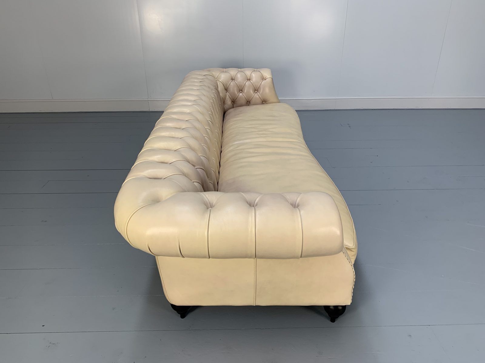 Baxter Of Italy “Diana Chester” 4 Seat Sofa – In Cream “Tuscany” Leather photo vintage