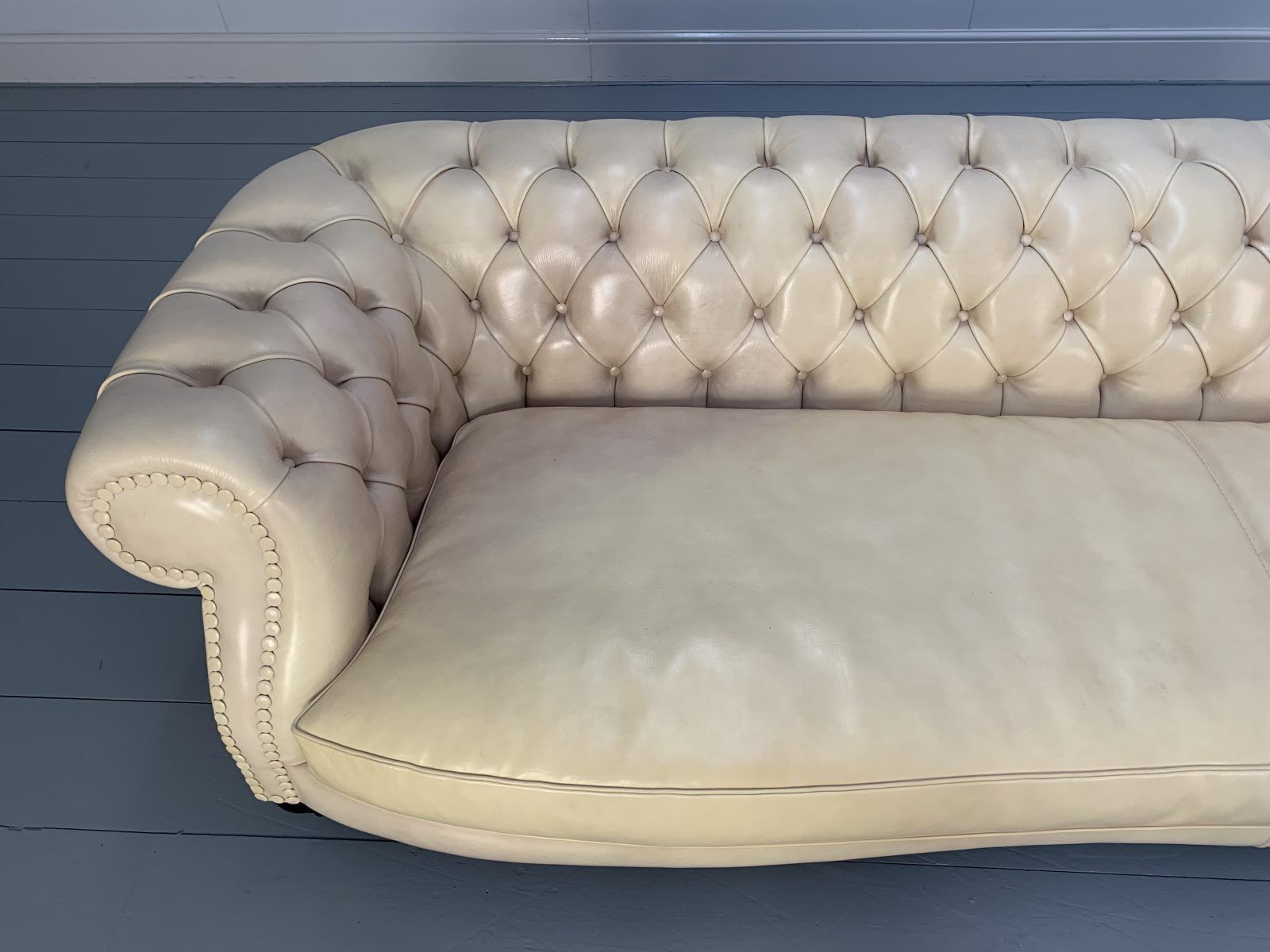 photo furniture Baxter Of Italy “Diana Chester” 4 Seat Sofa – In Cream “Tuscany” Leather
