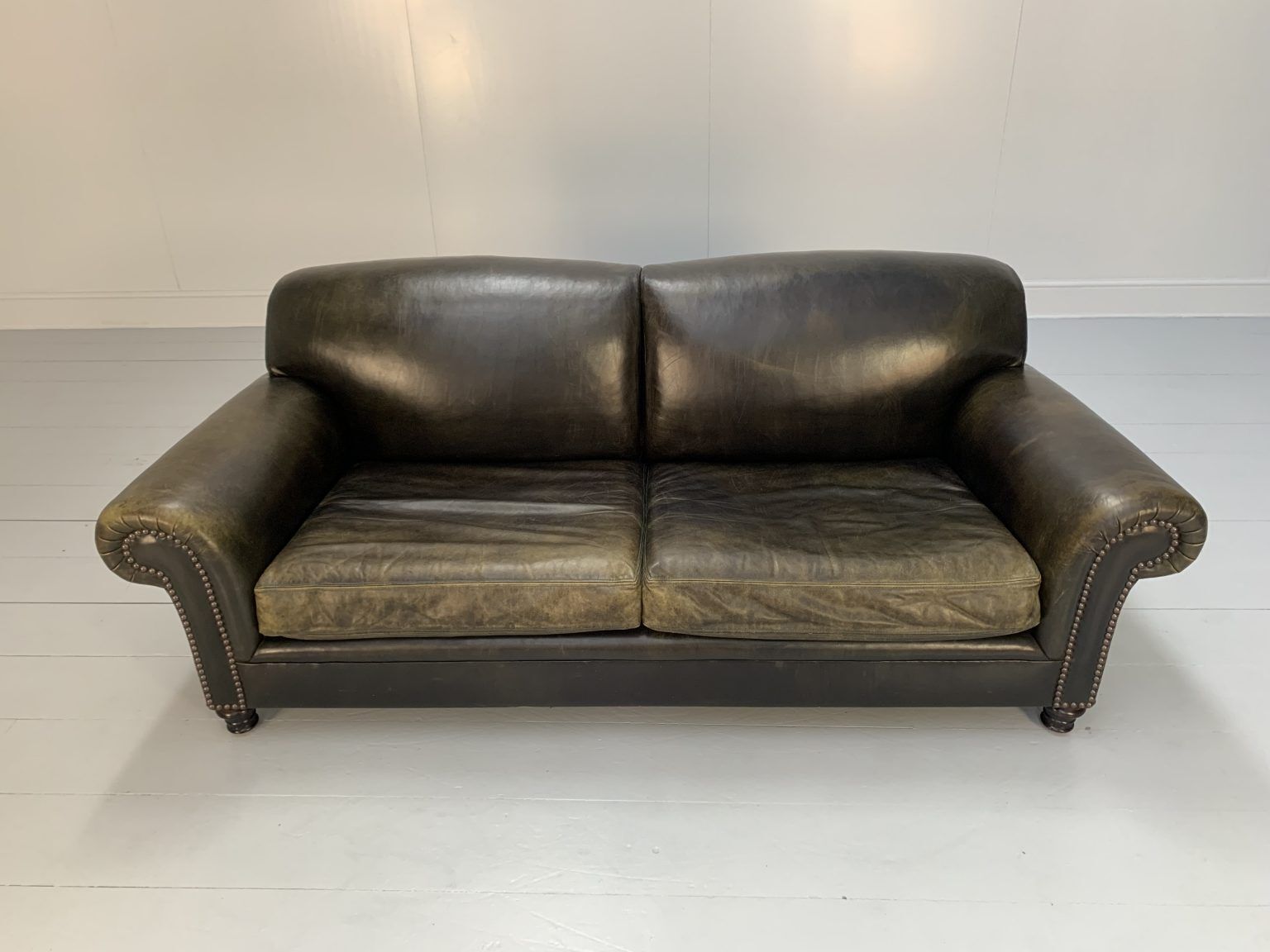 George Smith Signature “Elverdon Arm” Large 2.5 Seat Sofa – In Green Leather photo Furniture