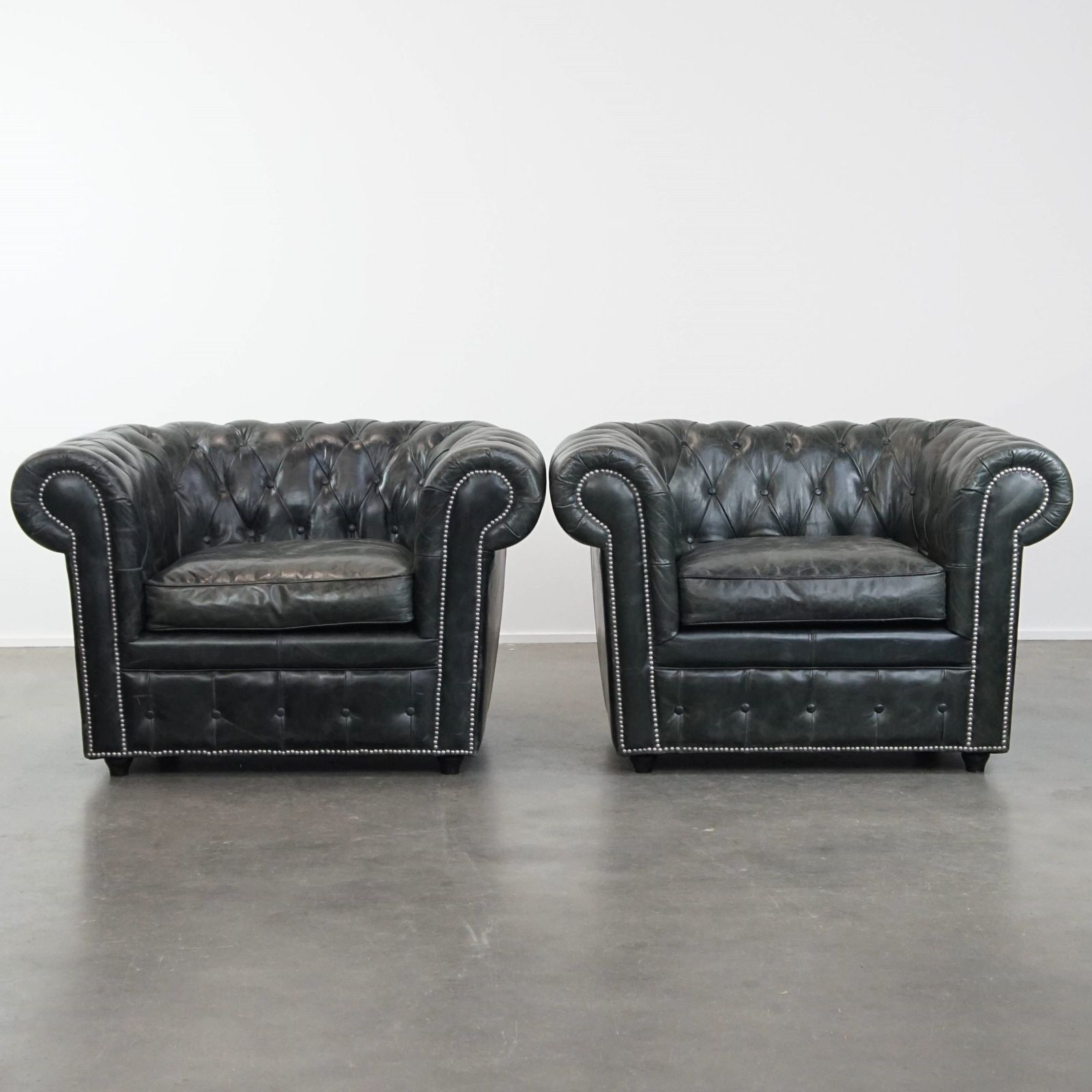 Timeless And Classic Set Of Spacious Black Chesterfield Armchairs Made Of Characterful Grained Cowhide