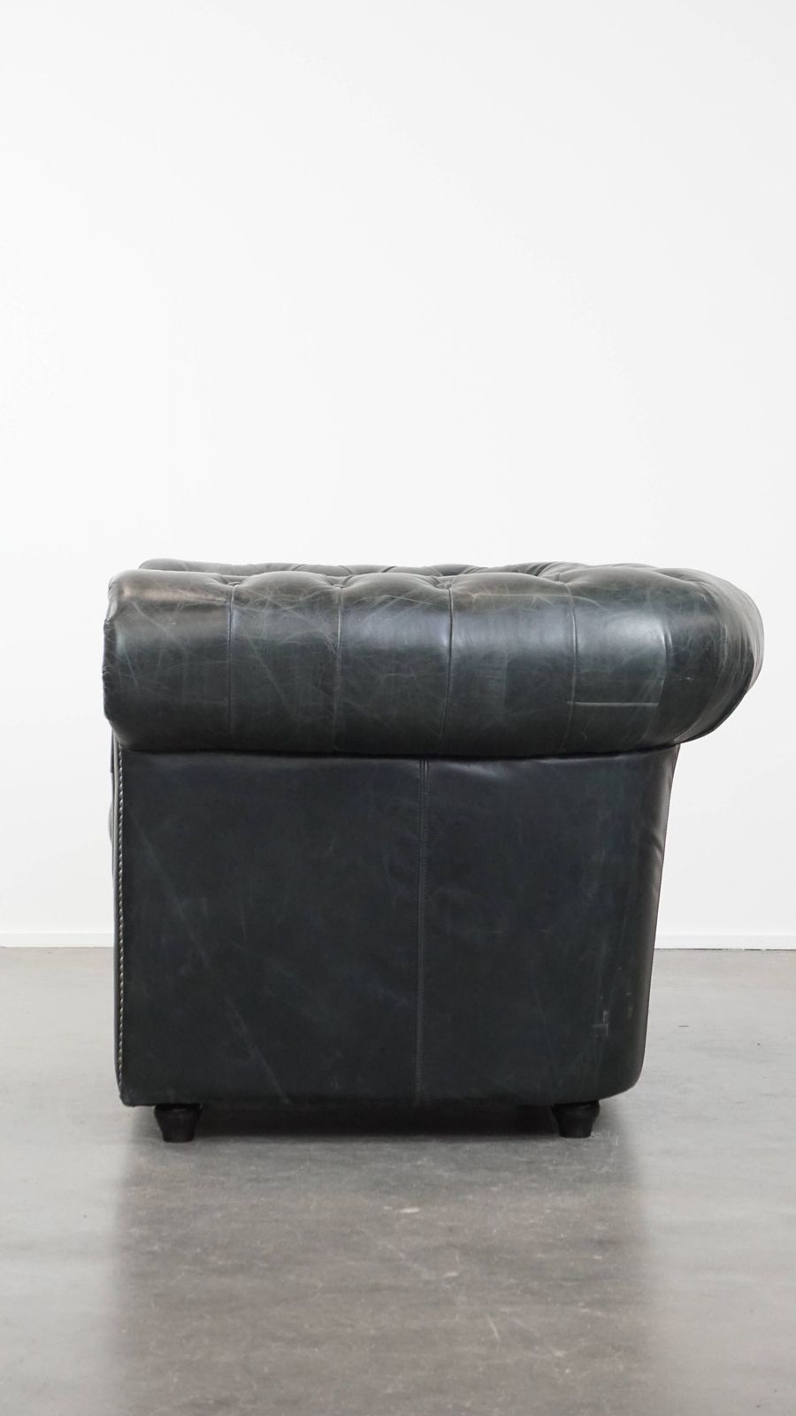 Timeless And Classic Spacious Black Chesterfield Armchair Made Of Characterful Grained Cowhide photo 1017.0