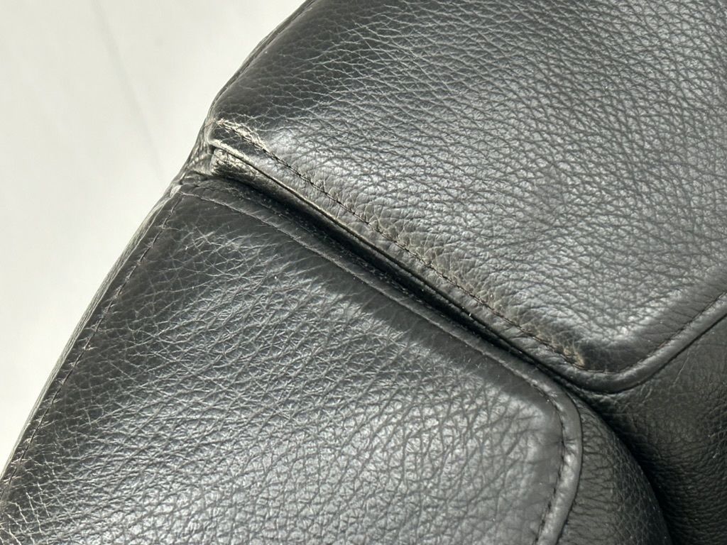 1900.0 B&B Italia “Tulip” Armchair – In Black “Gamma” Leather photo