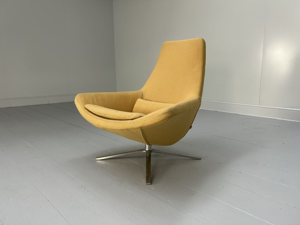 photo furniture B&B Italia “Metropolitan Me100” Armchair – In Yellow Wool