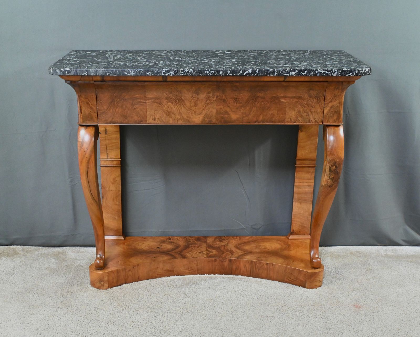 Walnut Console, Restoration Period – Early 19th Century photo vinterior