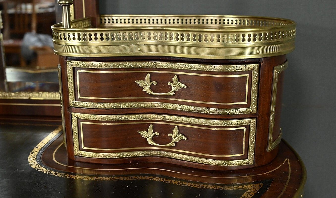 photo furniture Small Mahogany Lady's Desk, Napoleon III Period – Part 2 Of The 19th Century