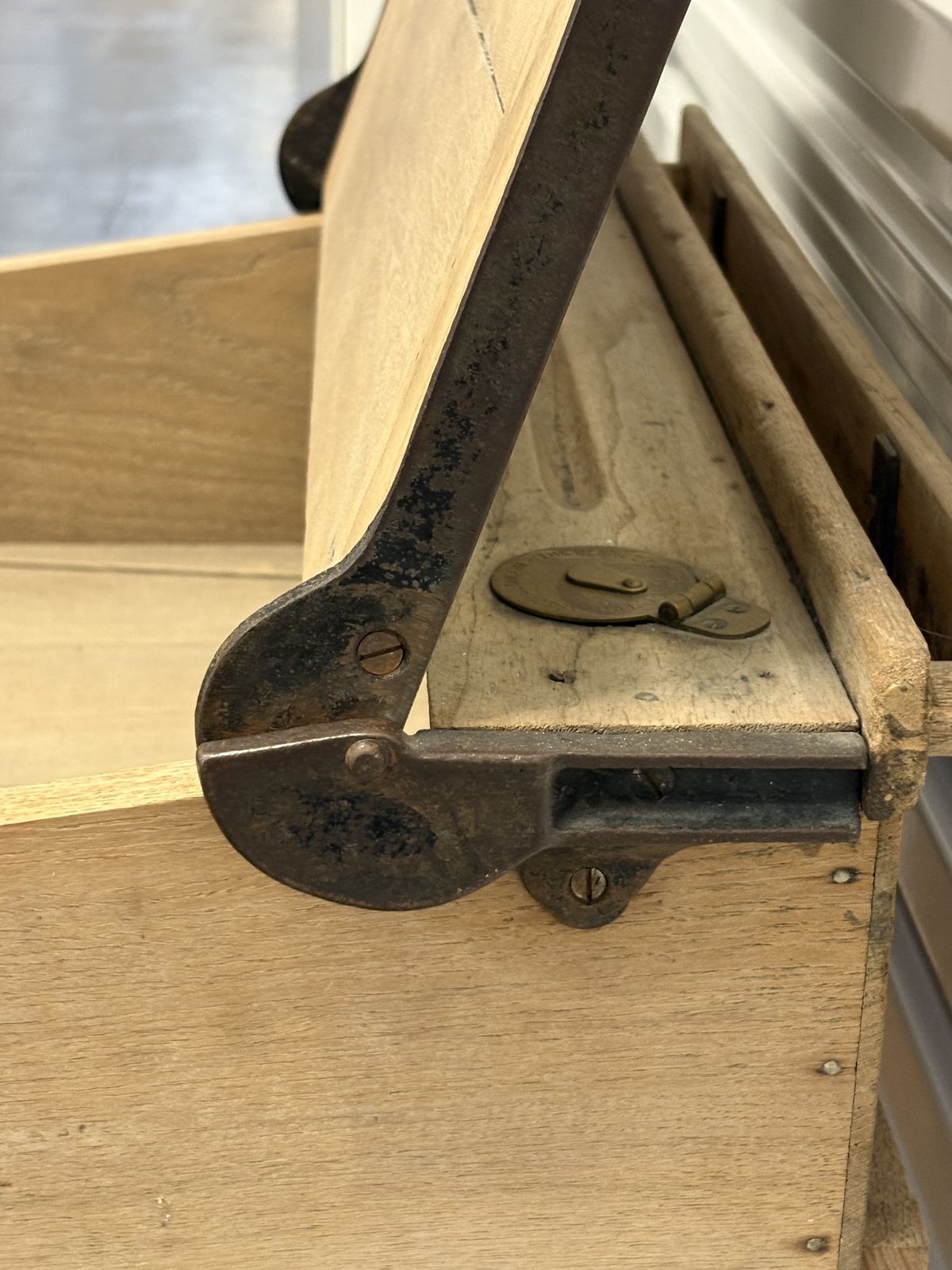 The Bennet Furnishing Co. (1862 1938) Antique Child's School Desk W/ Lift Up Lid And Inkwell photo vinterior