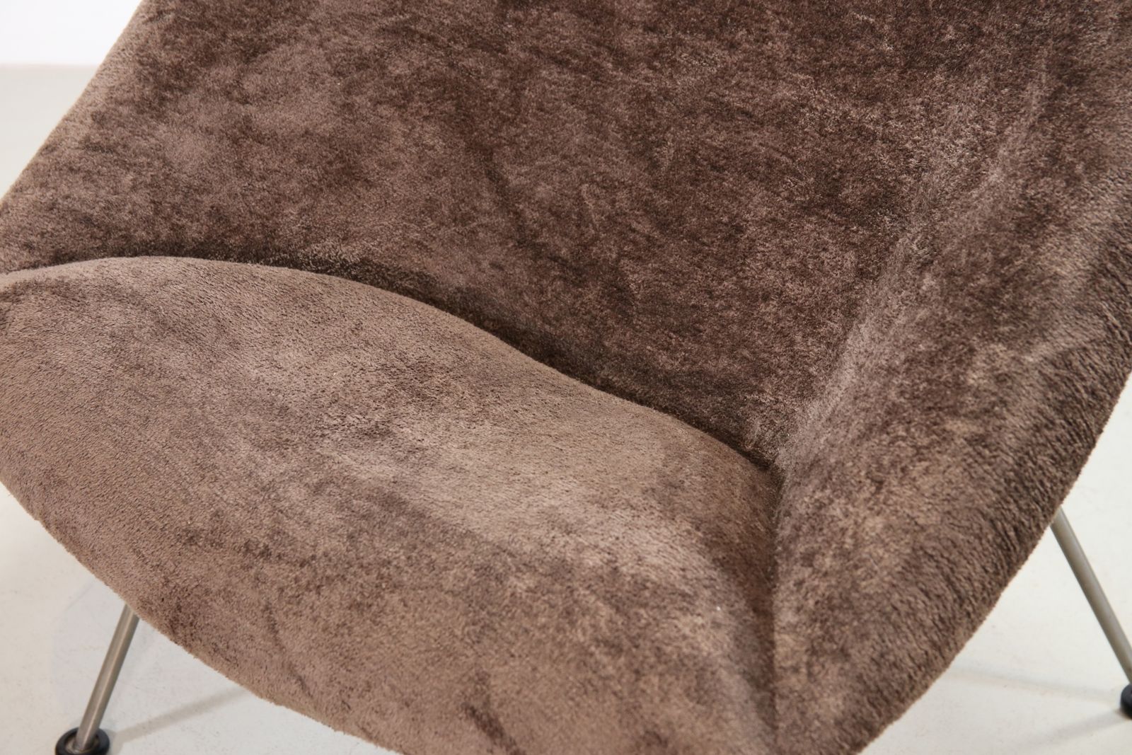 Artifort Oyster Model F157 Armchair By Pierre Paulin photo vinterior