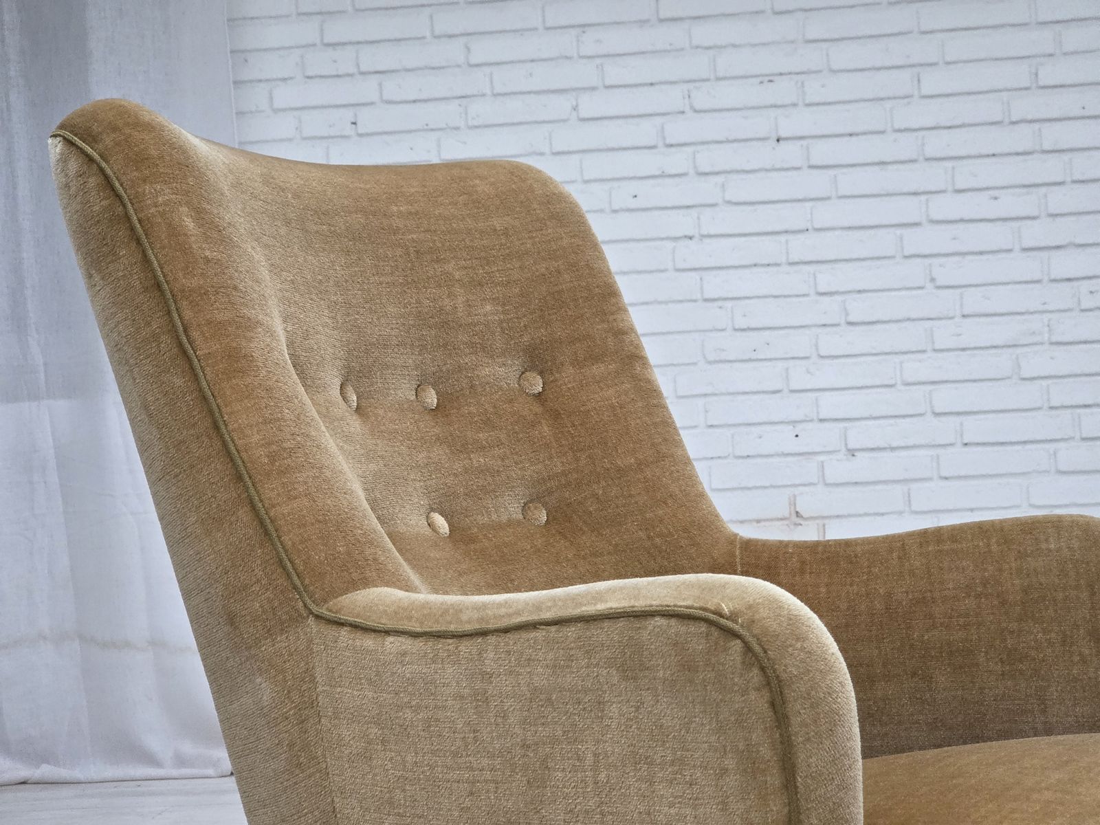 Ca. Jaren 1970, Deense Fauteuil Met Hoge Rug, Lichtgroen Meubelvelours. photo Meubels