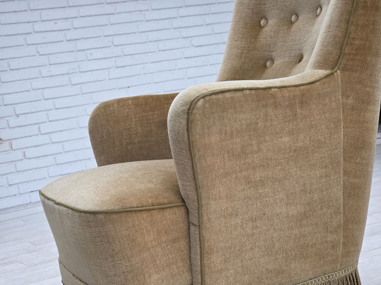 Ca. Jaren 1970, Deense Fauteuil Met Hoge Rug, Lichtgroen Meubelvelours. photo vinterior