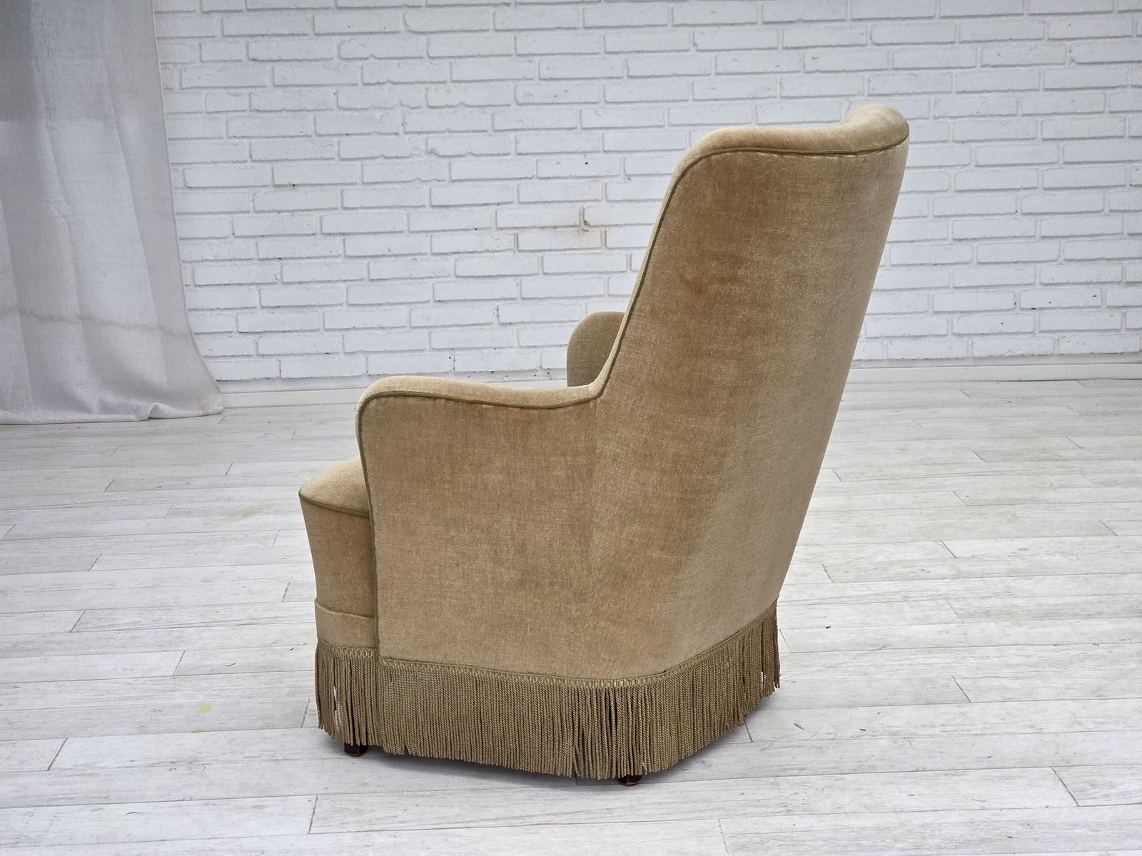 photo vinterior 1970s, Danish Highback Armchair, Light Green Furniture Velour.