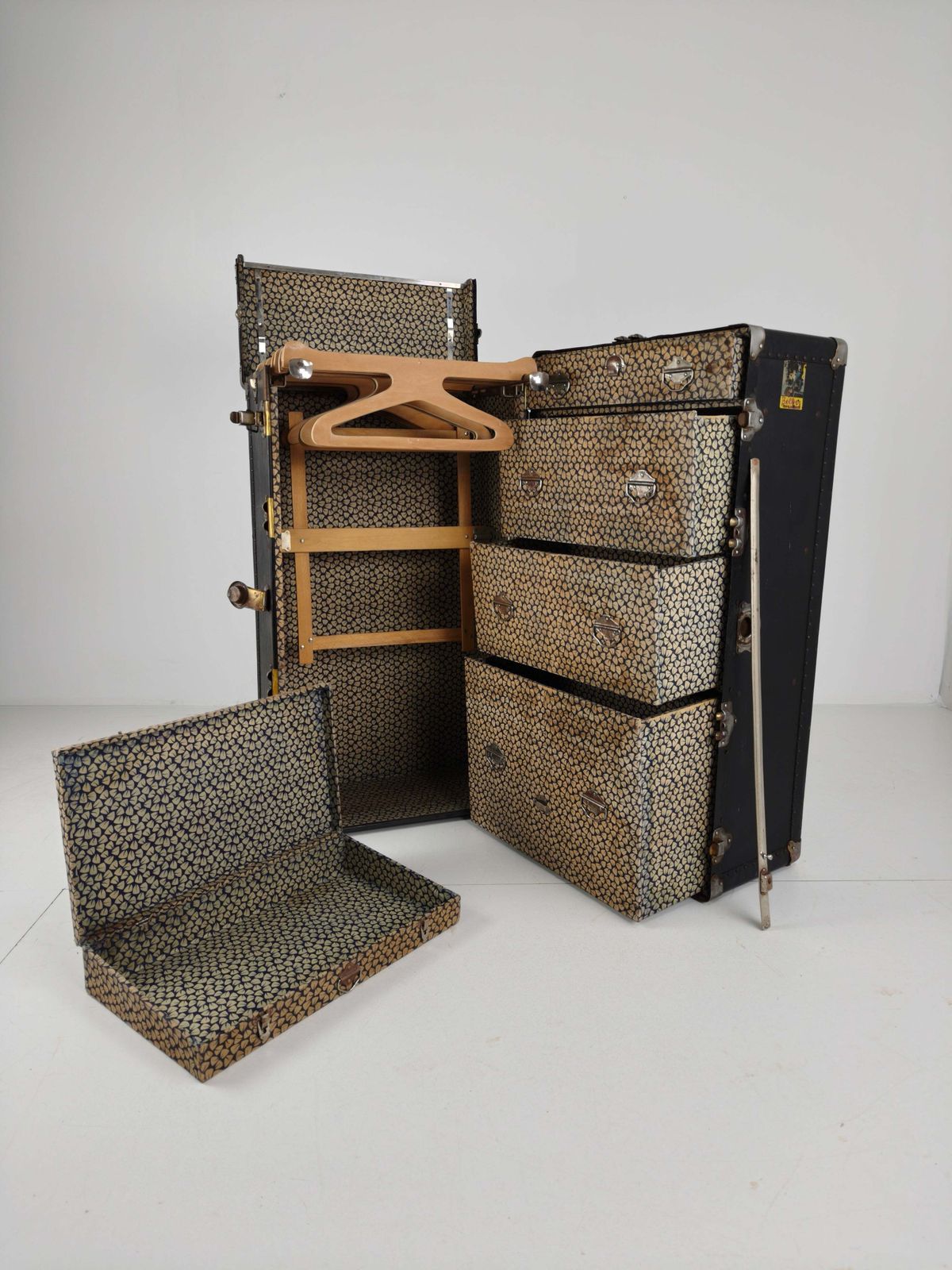 Antique 1924 Belber Black Leather Steamer Trunk   Large Travel Wardrobe photo vintage