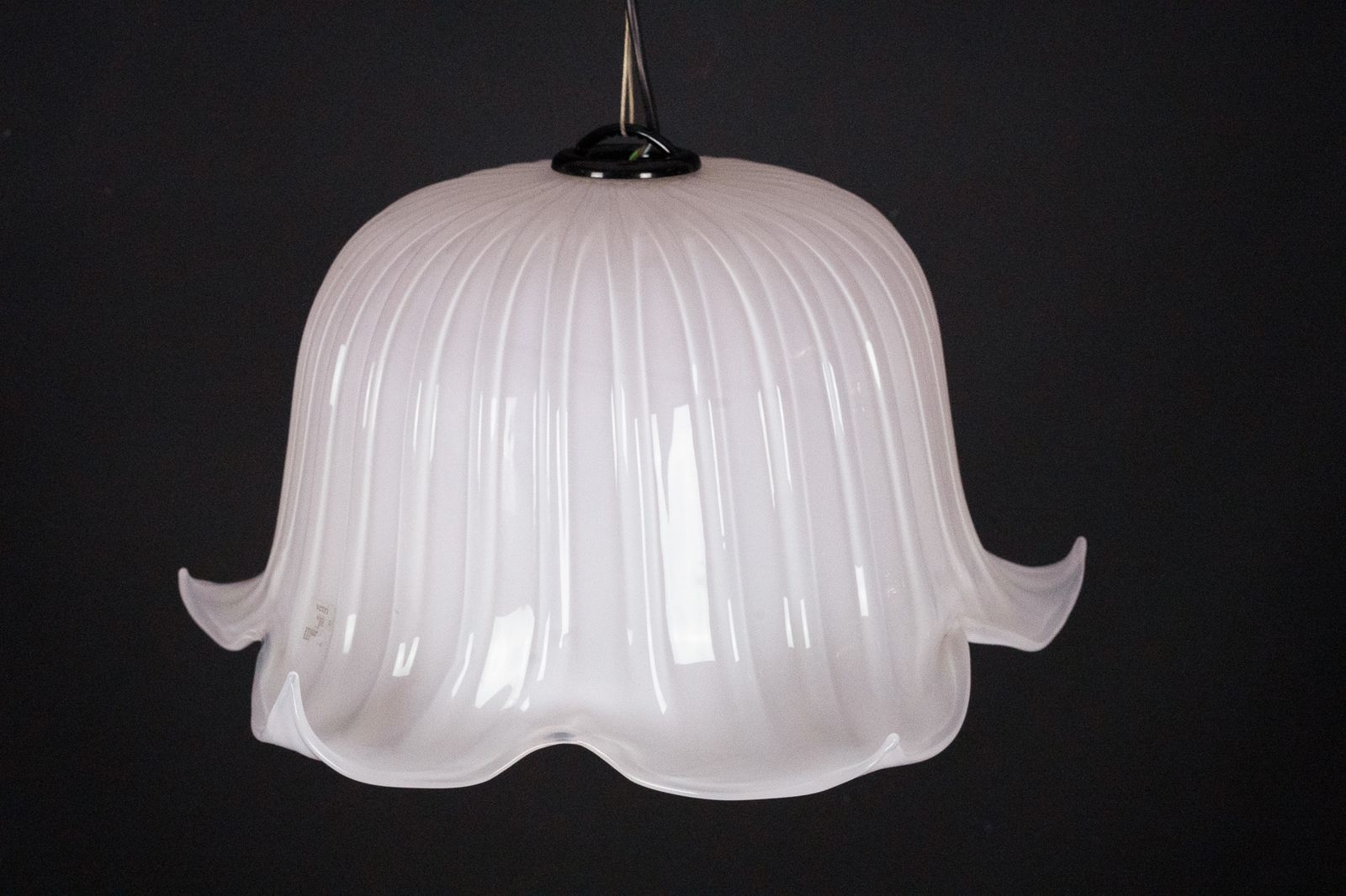 photo furniture Large Vintage Flower Shaped Chandelier In Pink Murano Glass, Italy 1980s.