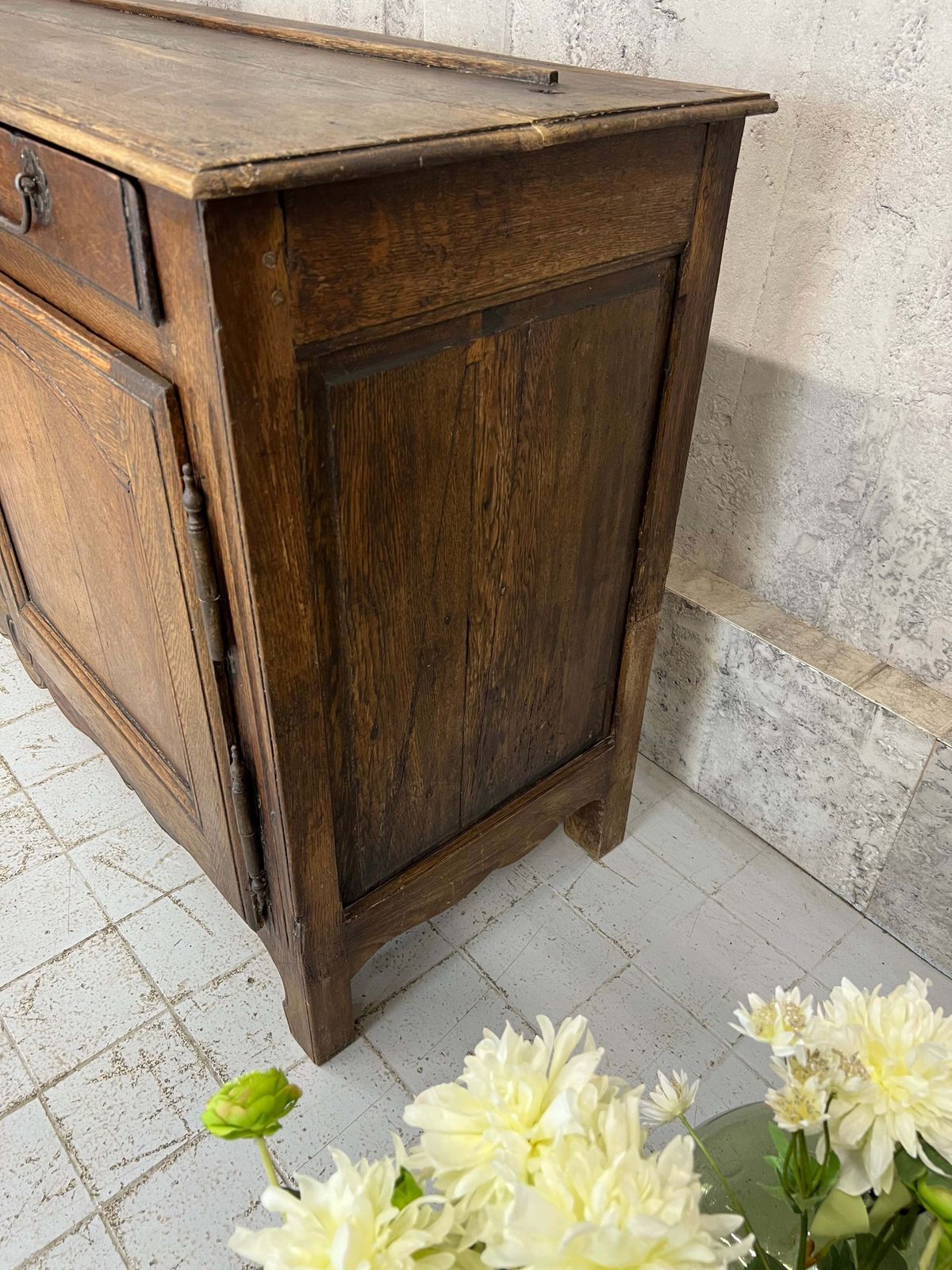 945.0 20th Century Oak Dresser Or Buffet Sideboard Cupboard photo