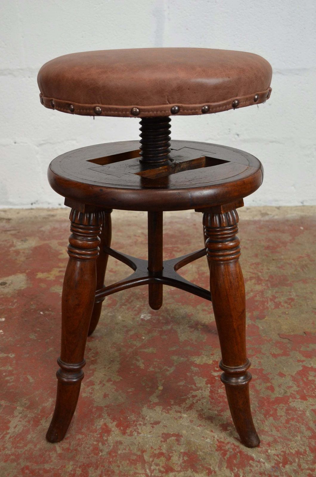 A Victorian Adjustable Piano Stool photo vintage