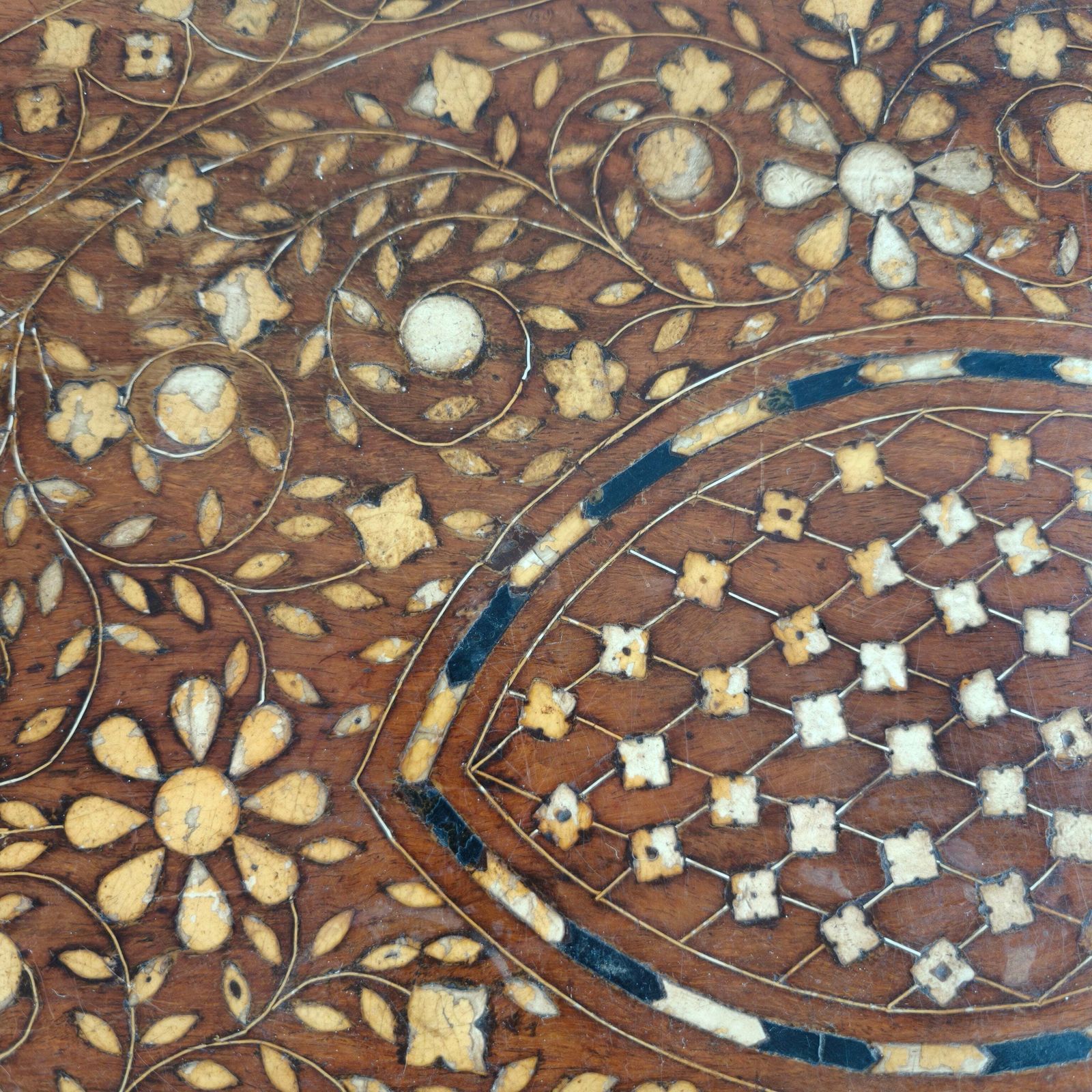 photo vinterior 20th Century Anglo Indian Inlaid Bone Coffee Table