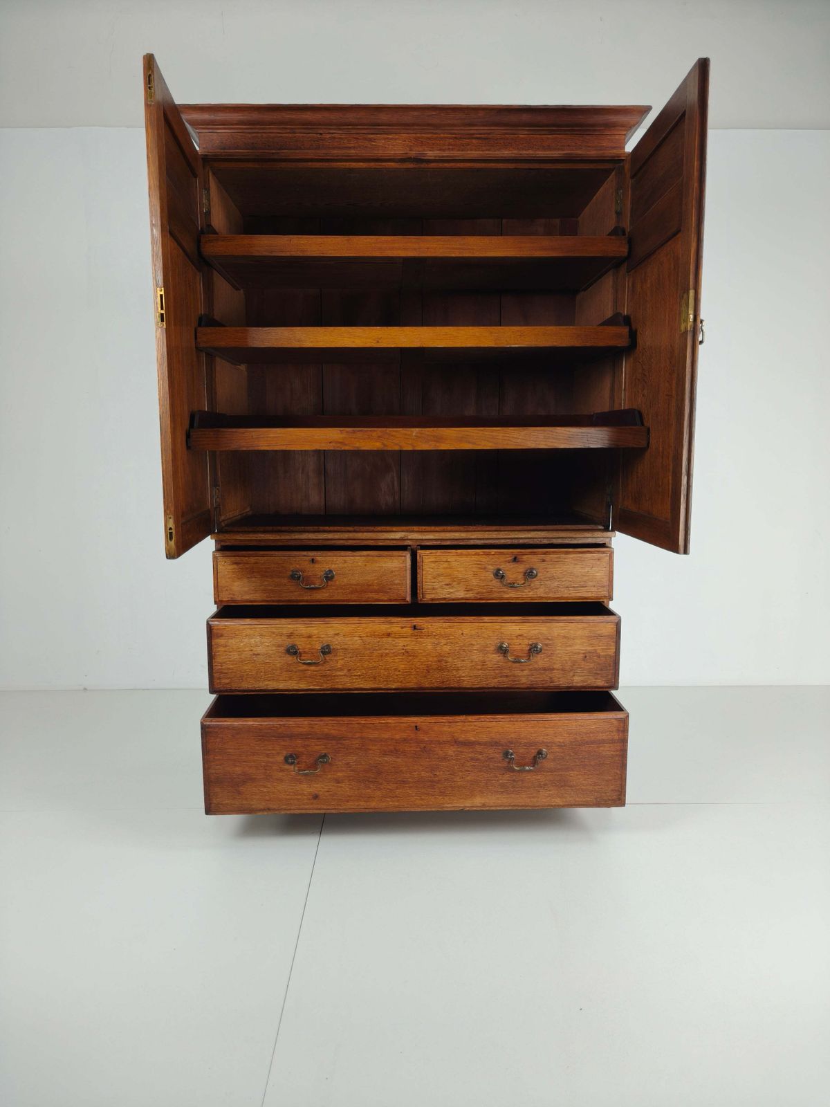 Antique Howard & Son’s Berners Street Linen Press – Light Oak, 19th Century photo 6084.0