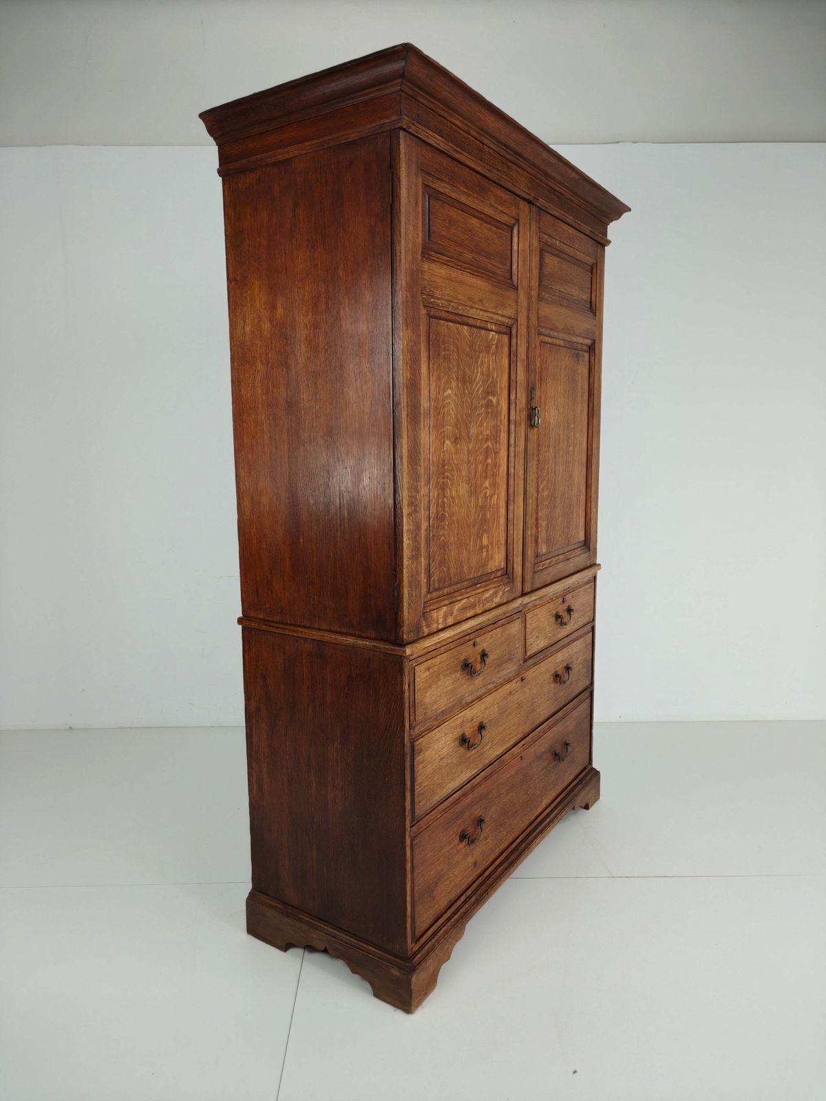 photo buy Antique Howard & Son’s Berners Street Linen Press – Light Oak, 19th Century