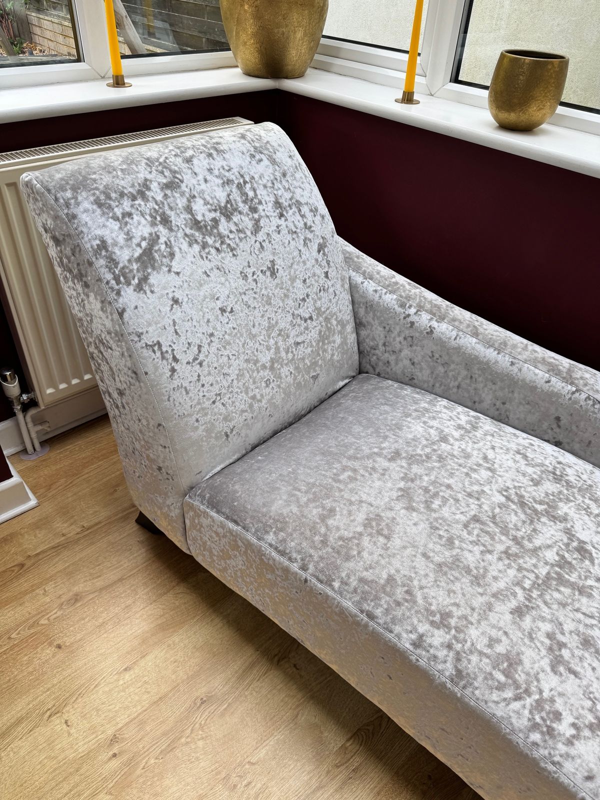 Silver Crushed Velvet Chaise Longue – Excellent Condition – £300 Ono photo vinterior