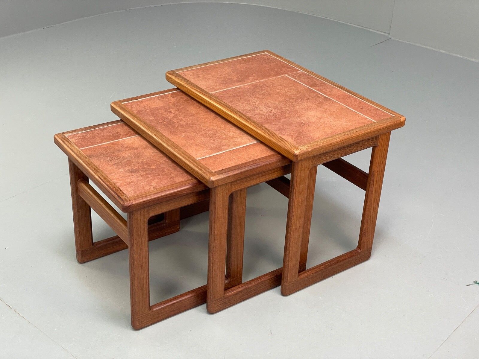 photo vinterior Vintage Teak Nesting Tables Tile Topped 1970s Retro Design  Eb9757 Mwoo