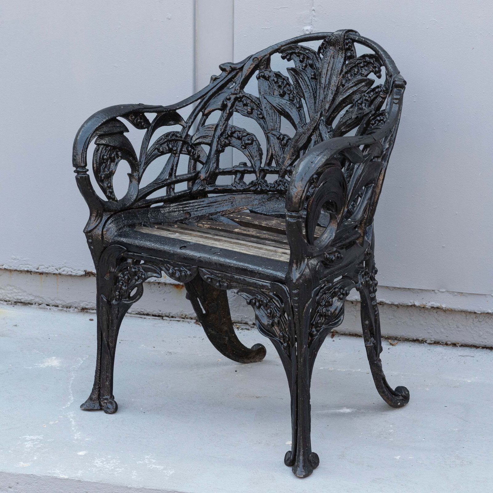 photo furniture Reclaimed Coalbrookdale Style Lily Of The Valley Garden Chair