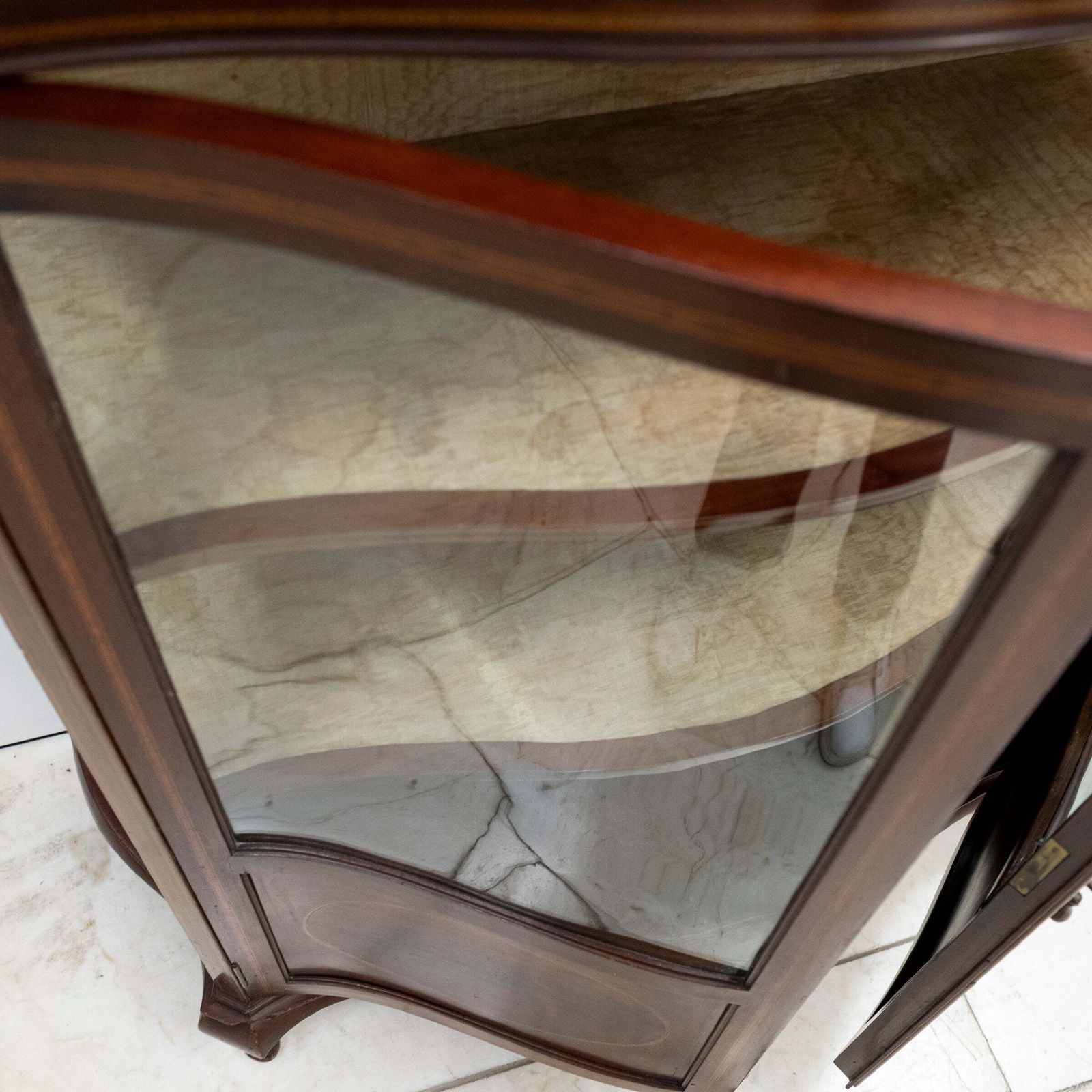 photo vintage Antique Edwardian Inlaid Mahogany Display Cabinet