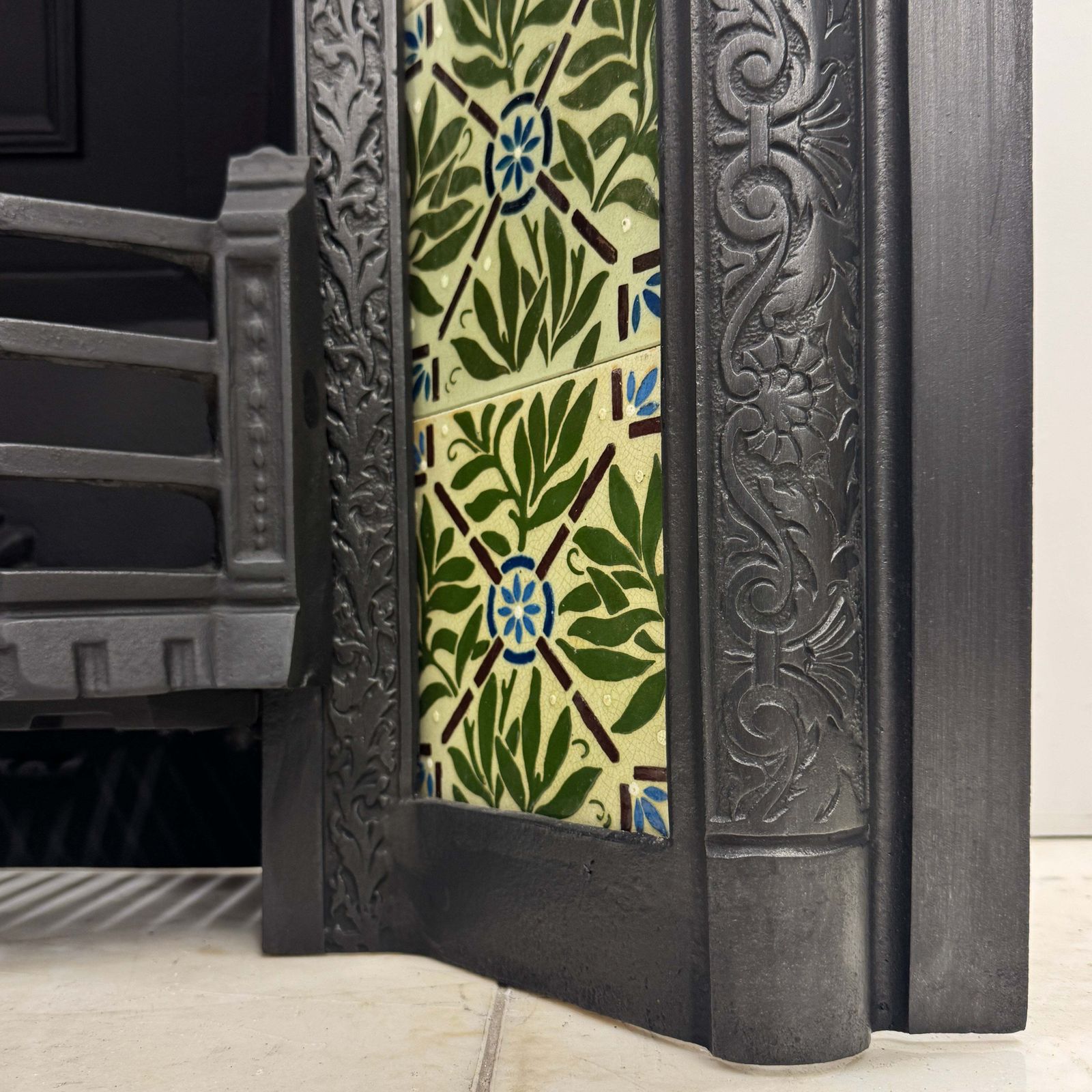 Antique Victorian Fireplace Insert With Josiah Wedgwood Tiles photo vinterior
