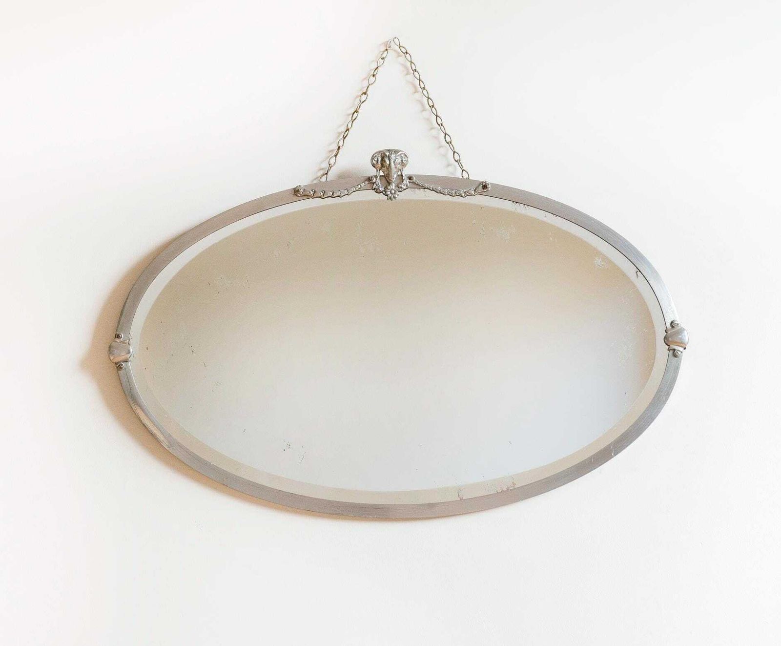 Art Deco Spiegel Met Ophangketting, Antieke Decoratieve Wandspiegel Met Geslepen Glas, Jaren 1940 Design, Ovale Facetgeslepen Glazen Spiegel