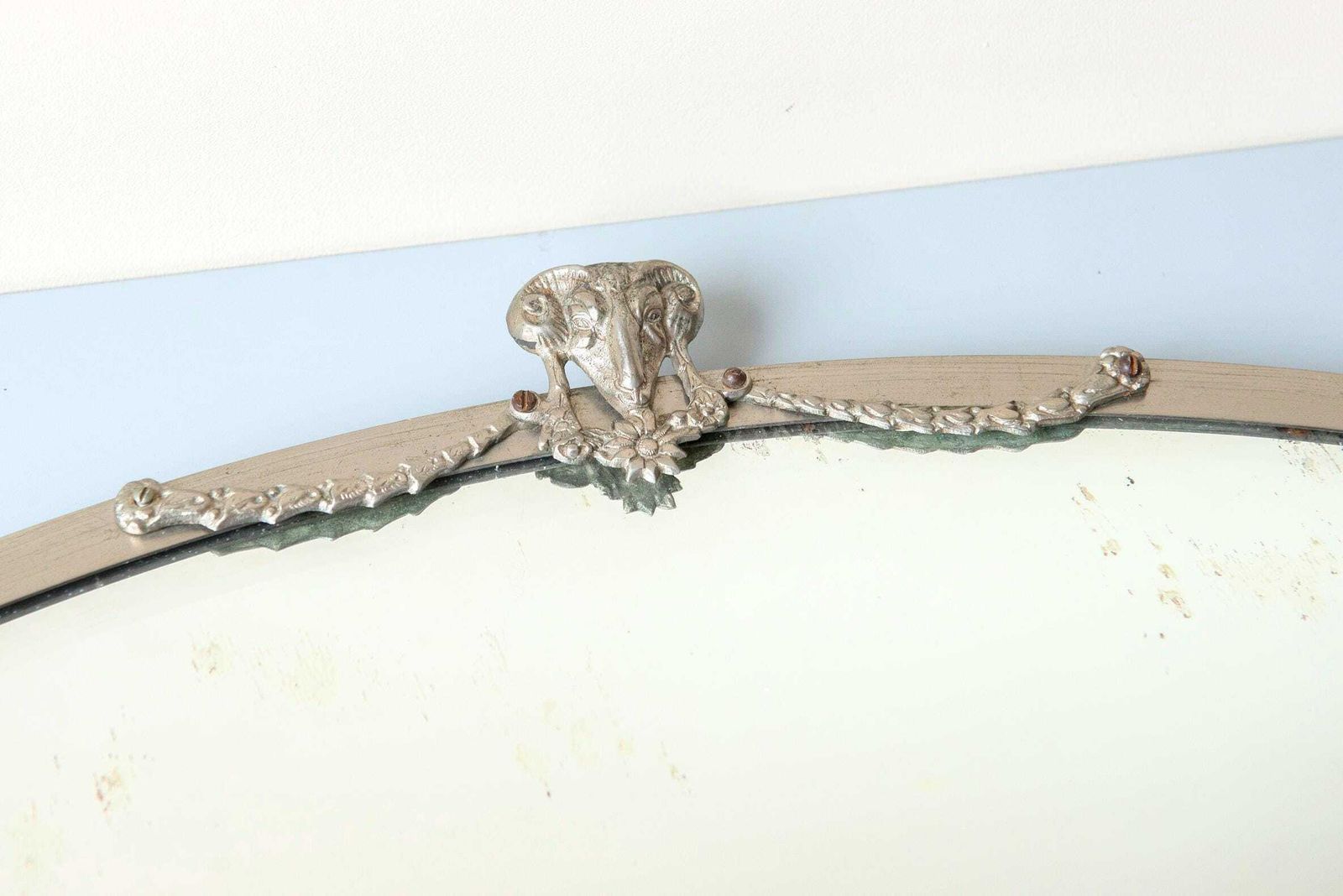 Art Deco Spiegel Met Ophangketting, Antieke Decoratieve Wandspiegel Met Geslepen Glas, Jaren 1940 Design, Ovale Facetgeslepen Glazen Spiegel photo Woonaccessoires