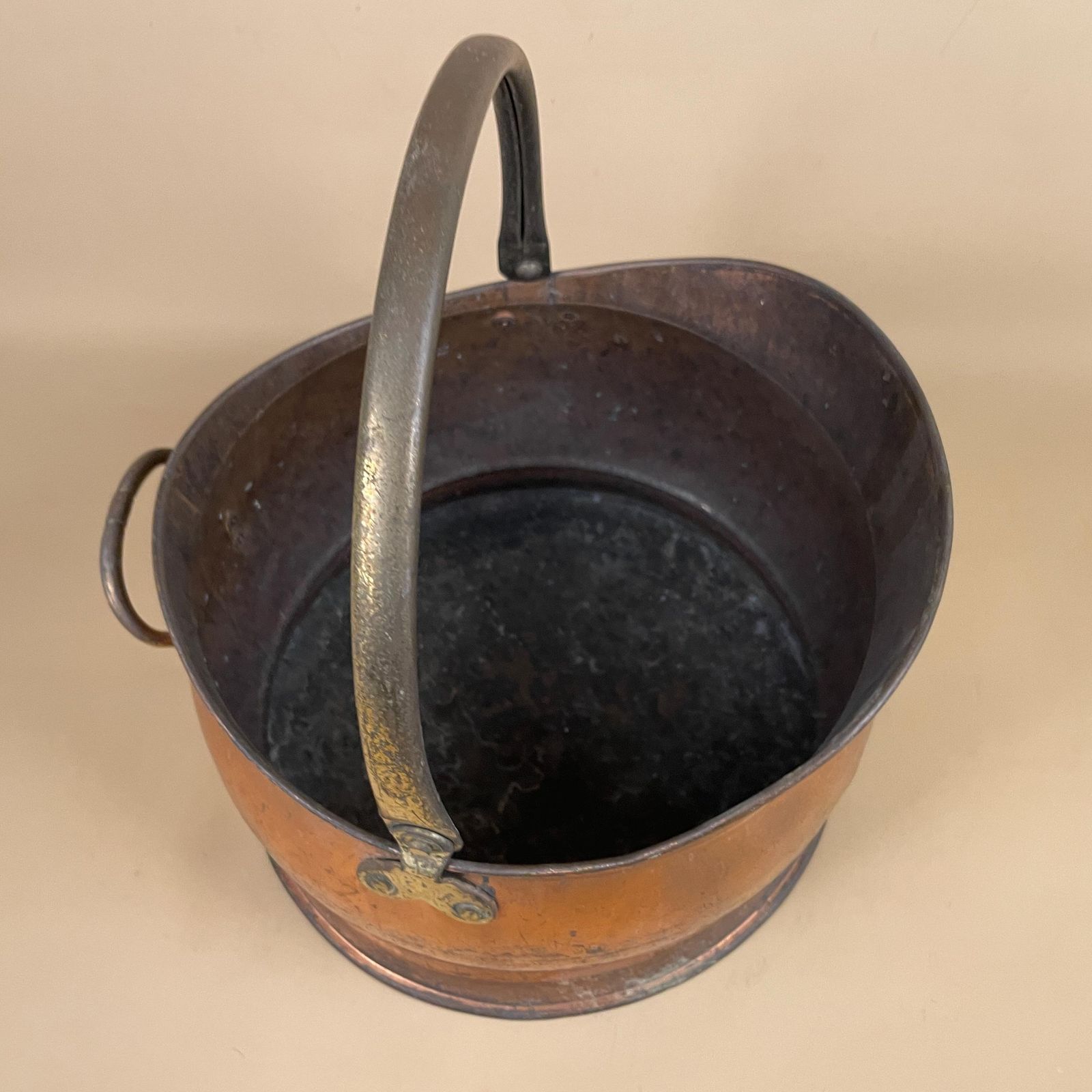 Antique Metal Copper Coal Bucket Handle Fireside Fire Side Scuttle Helmet Farmhouse Cottage Brass Gold Vintage Fireplace photo 50.0