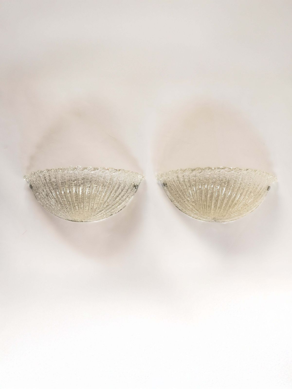 Large Pair Of Murano 'Graniglia' Glass Scalloped Wall Lights photo Lighting