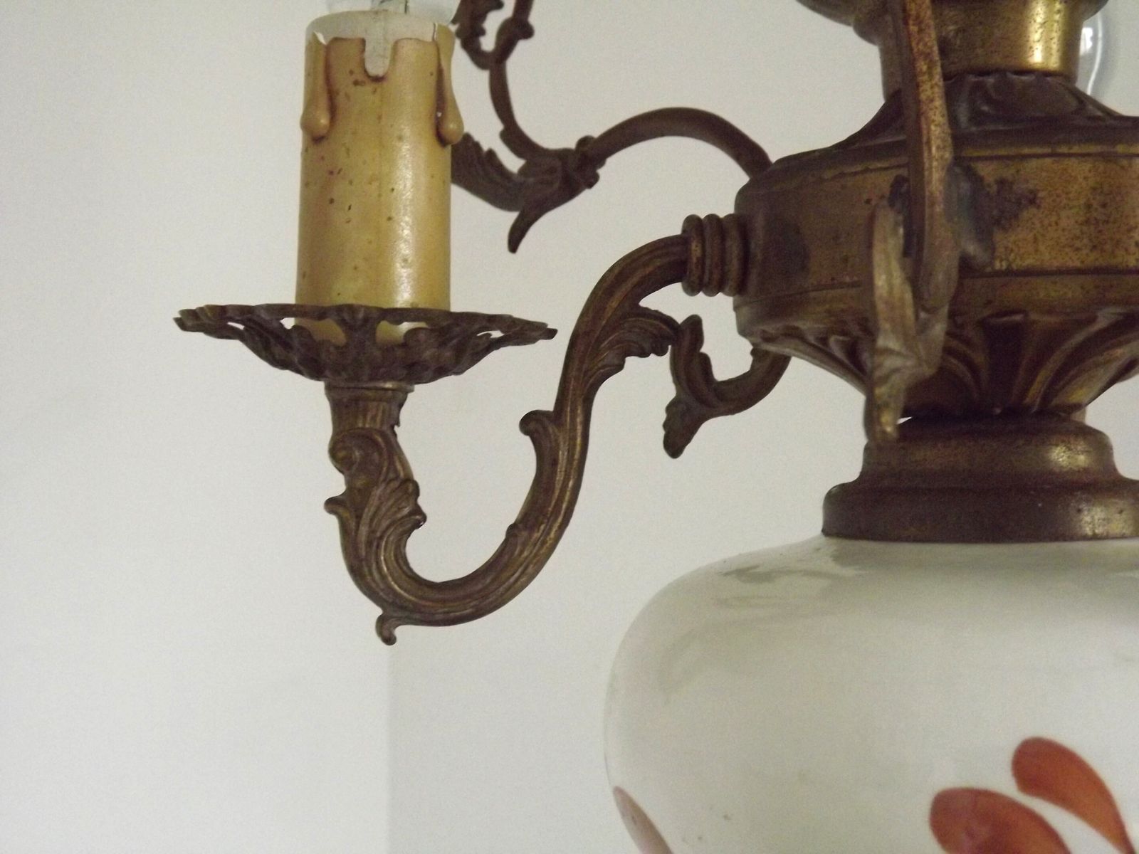 photo buy Lanterne suspendue d'époque, style campagne française, 4 lumières, abat-jour en verre opaque et finial floral