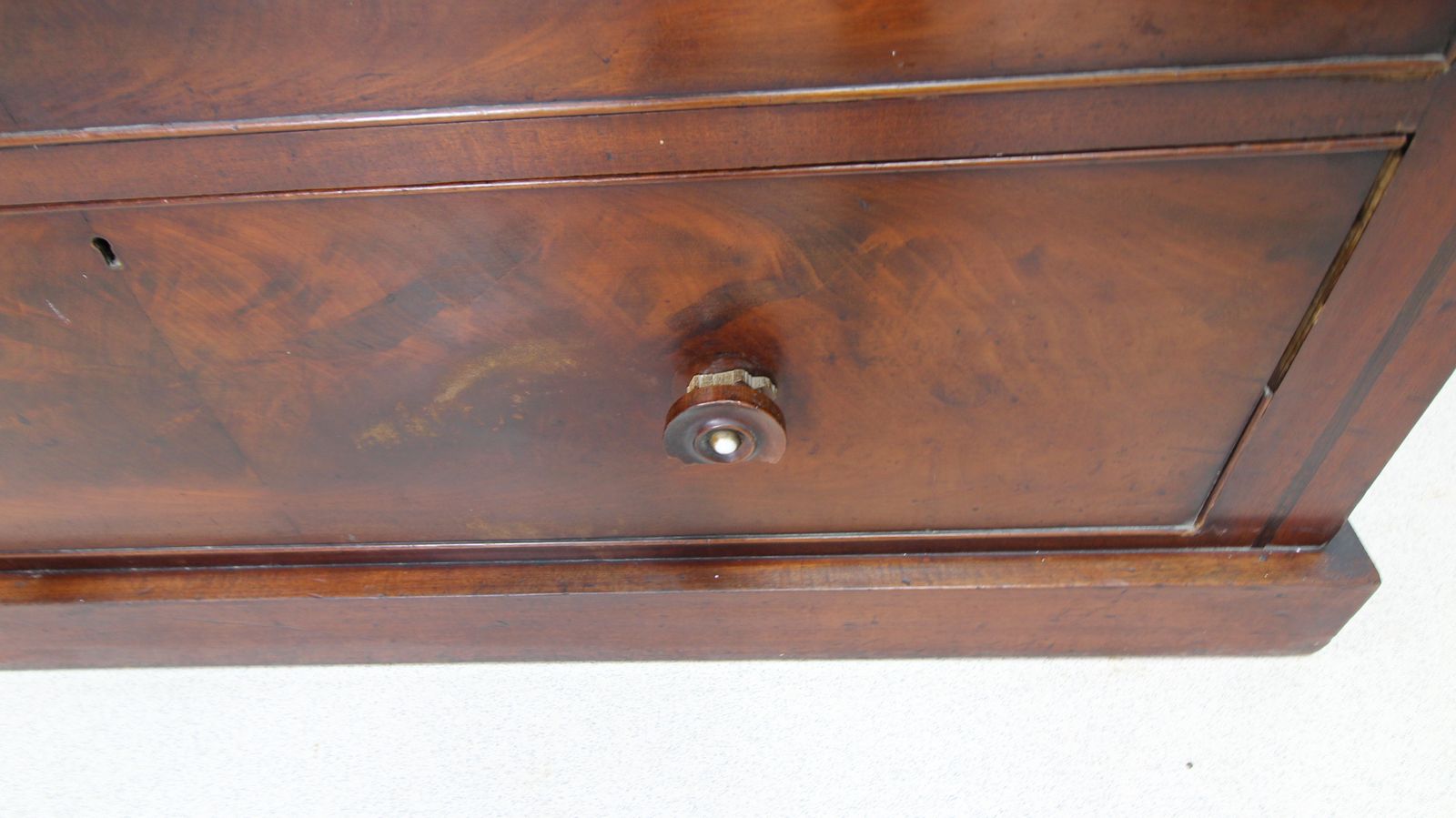 photo furniture A Large Antique Scottish Kilmarnock Chest Of Drawers With Pearl Inlaid Drawer Knobs