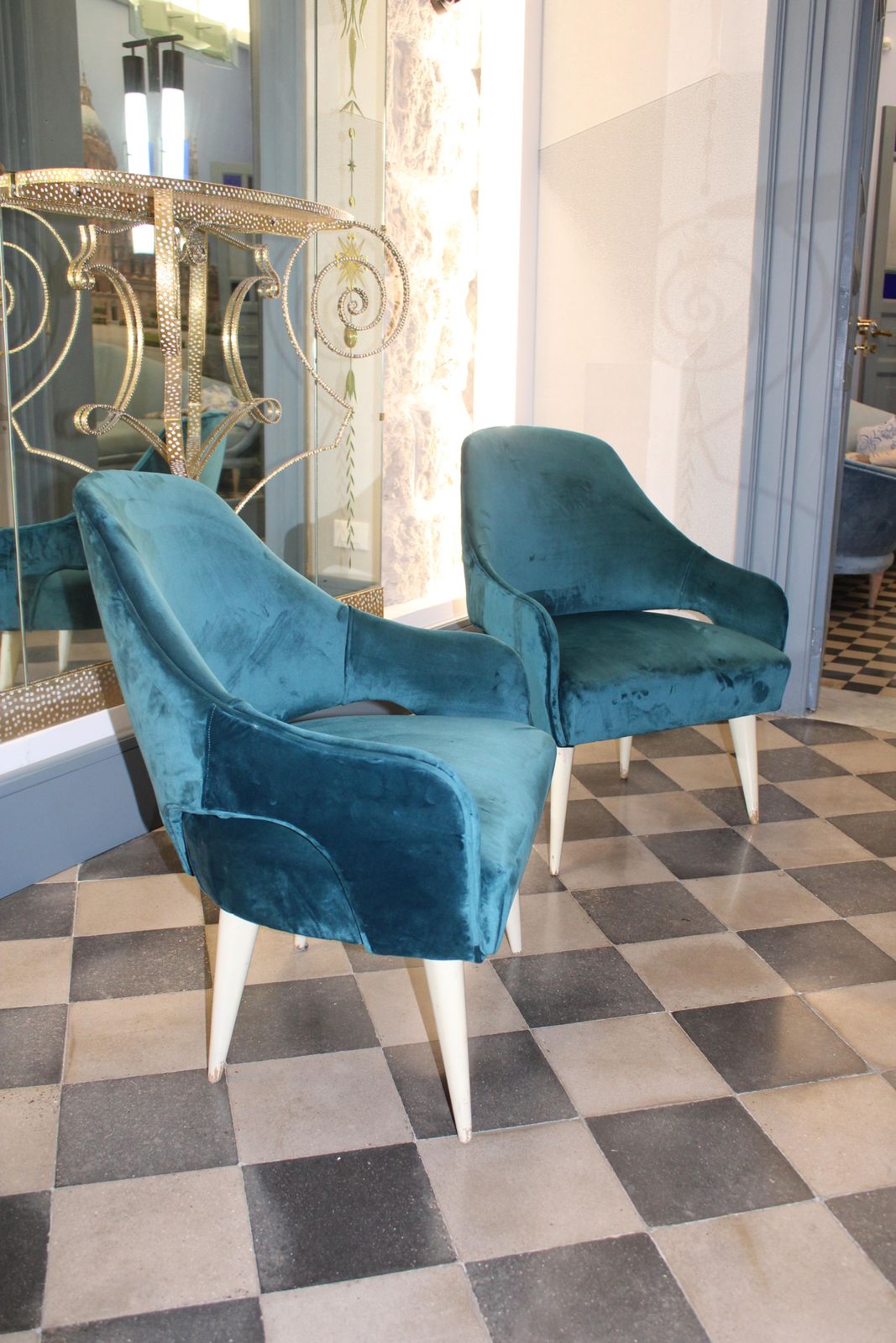 Pair Of Dassi Armchairs, 1950s Italy, Green Velvet, White Lacquered Wooden Feet photo furniture