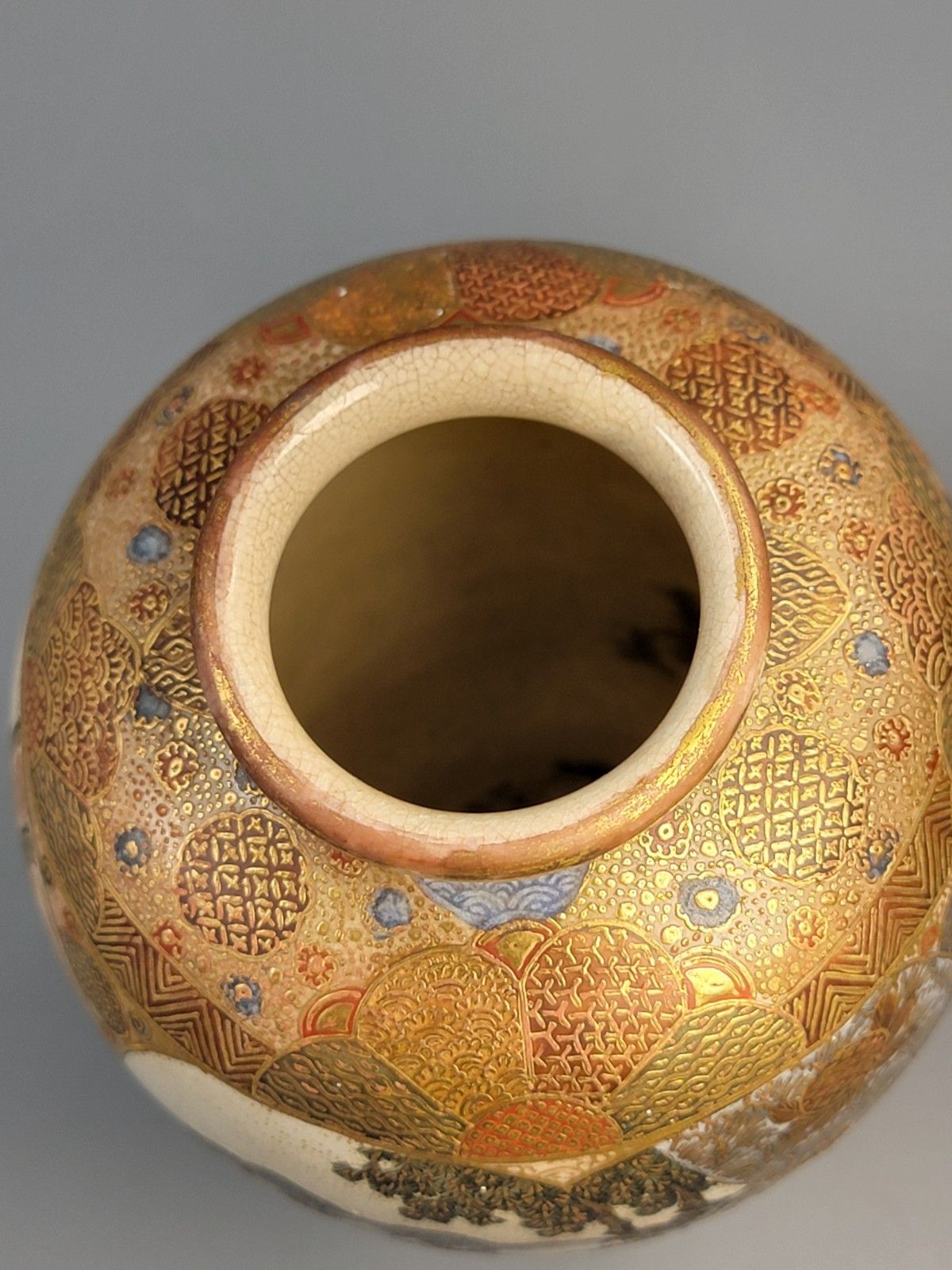 Antique Japanese Satsuma Vase With Gilt Moriage Court Figures By Gyokuzan, Meiji Era photo vintage