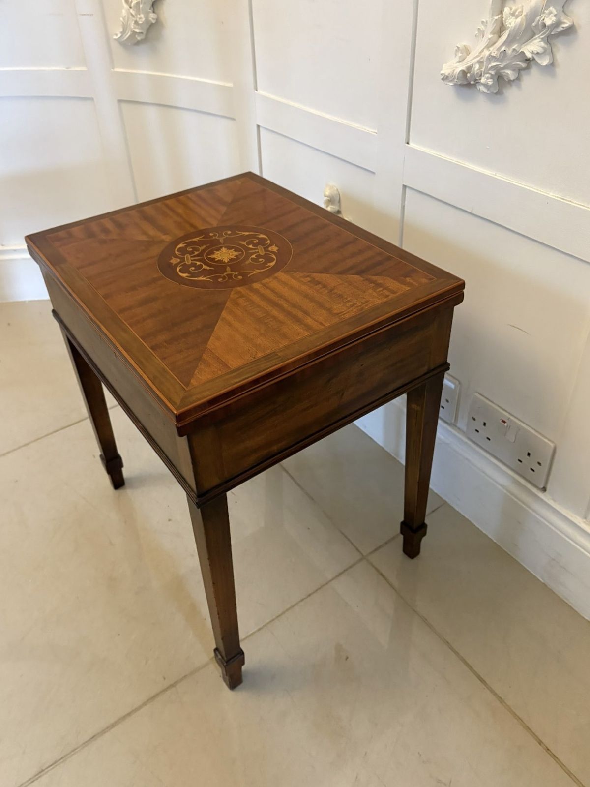 photo vinterior Antique Early 20th Century Inlaid Folding Game Table Featuring “The Royal And Pleasant Game Of Goose”