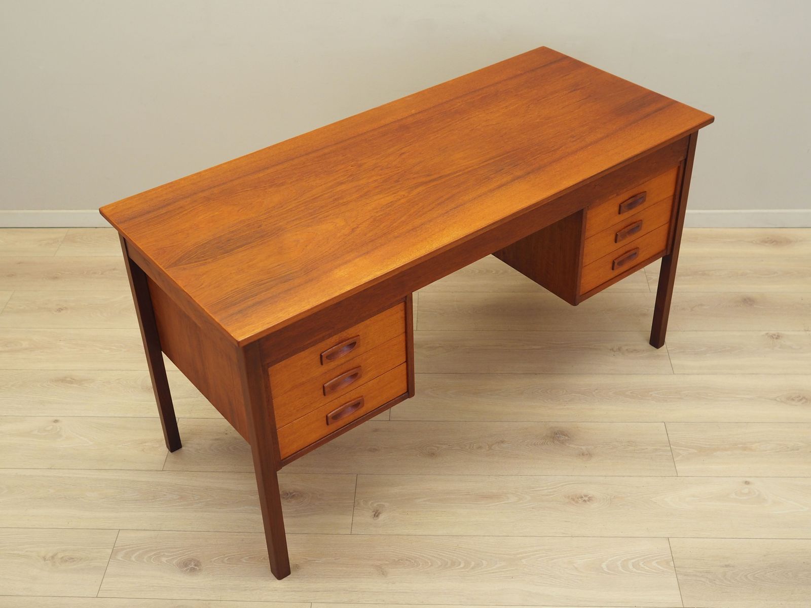 Teak Desk, Danish Design, 1970s, Production: Denmark photo vinterior