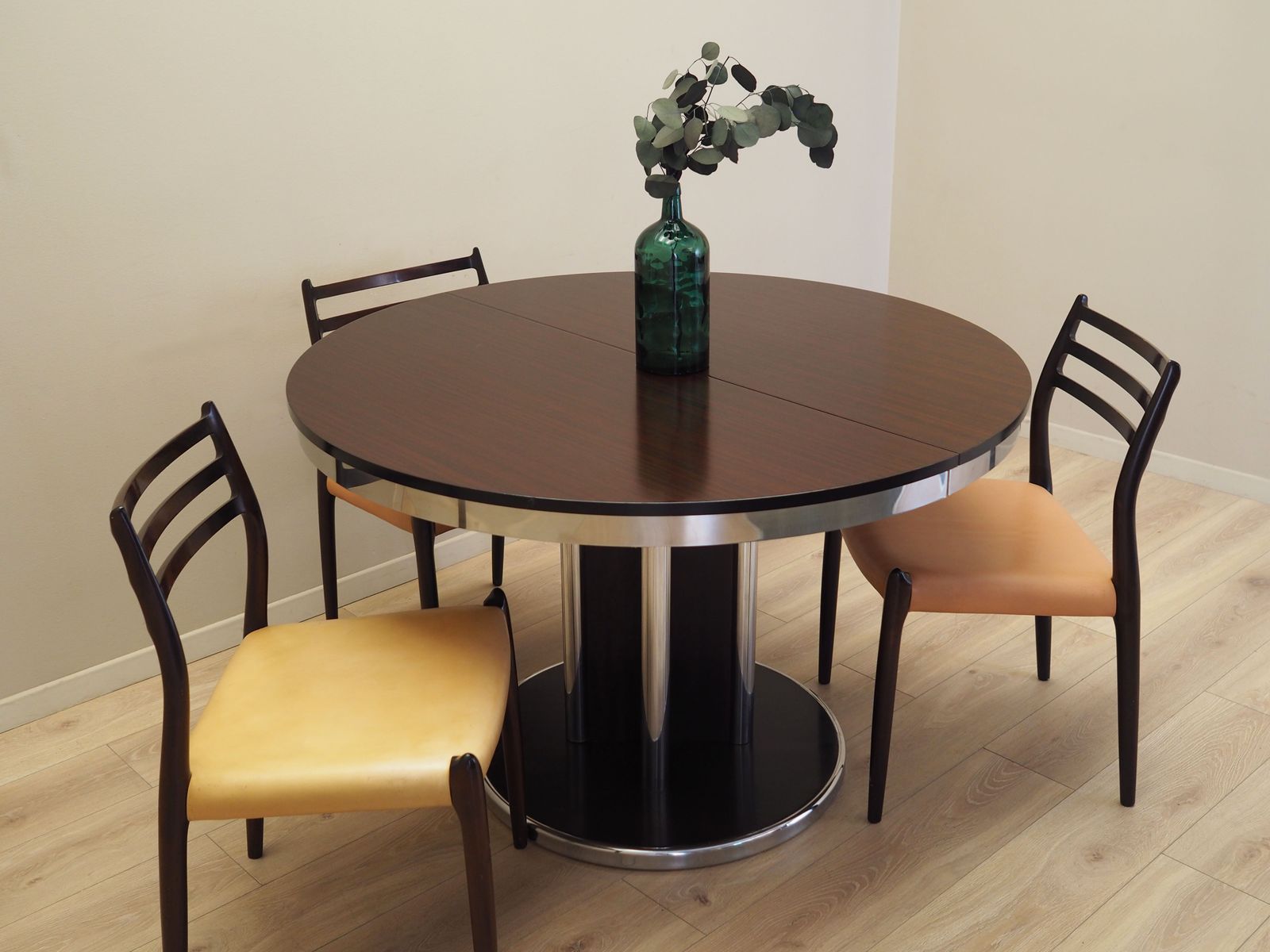 Round Table, Italian Design, 1970s, Production: Italy photo for sale