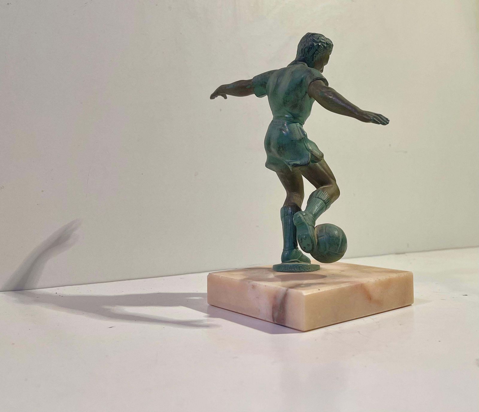 French Art Deco Style Soccer Or Football Player In Bronzed Metal & Marble photo vinterior