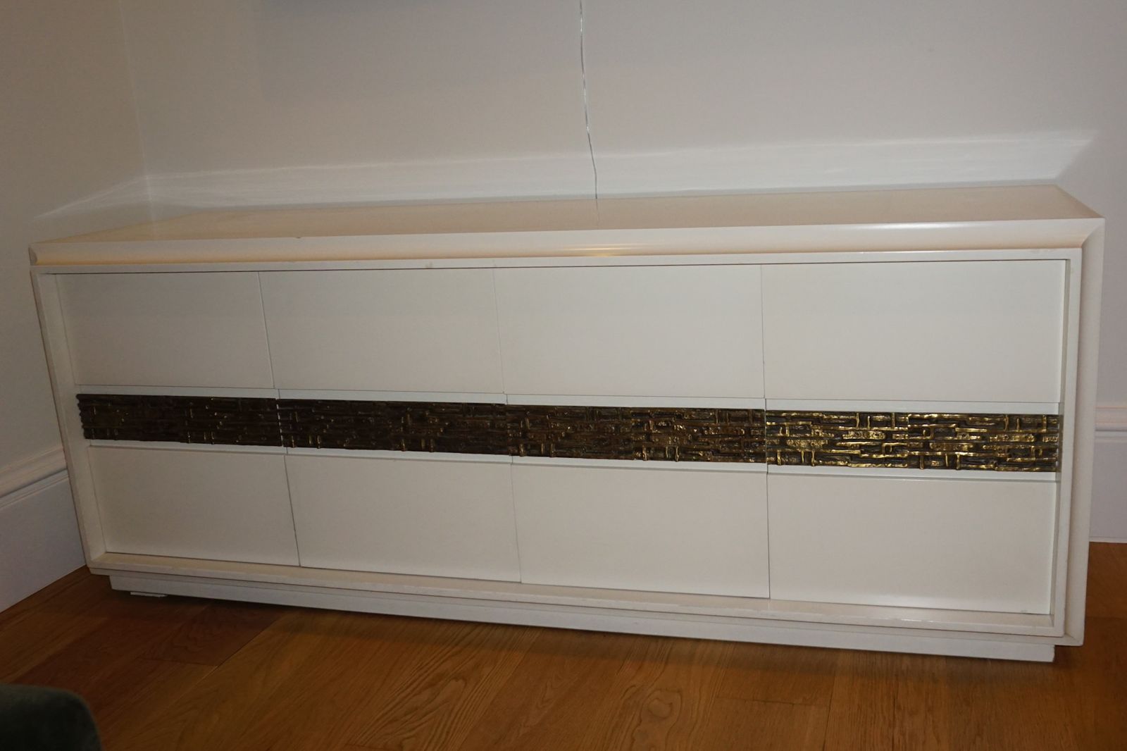 Laquered White Sideboard With Brass Details By Luciano Frigerio Di Desio, 1995